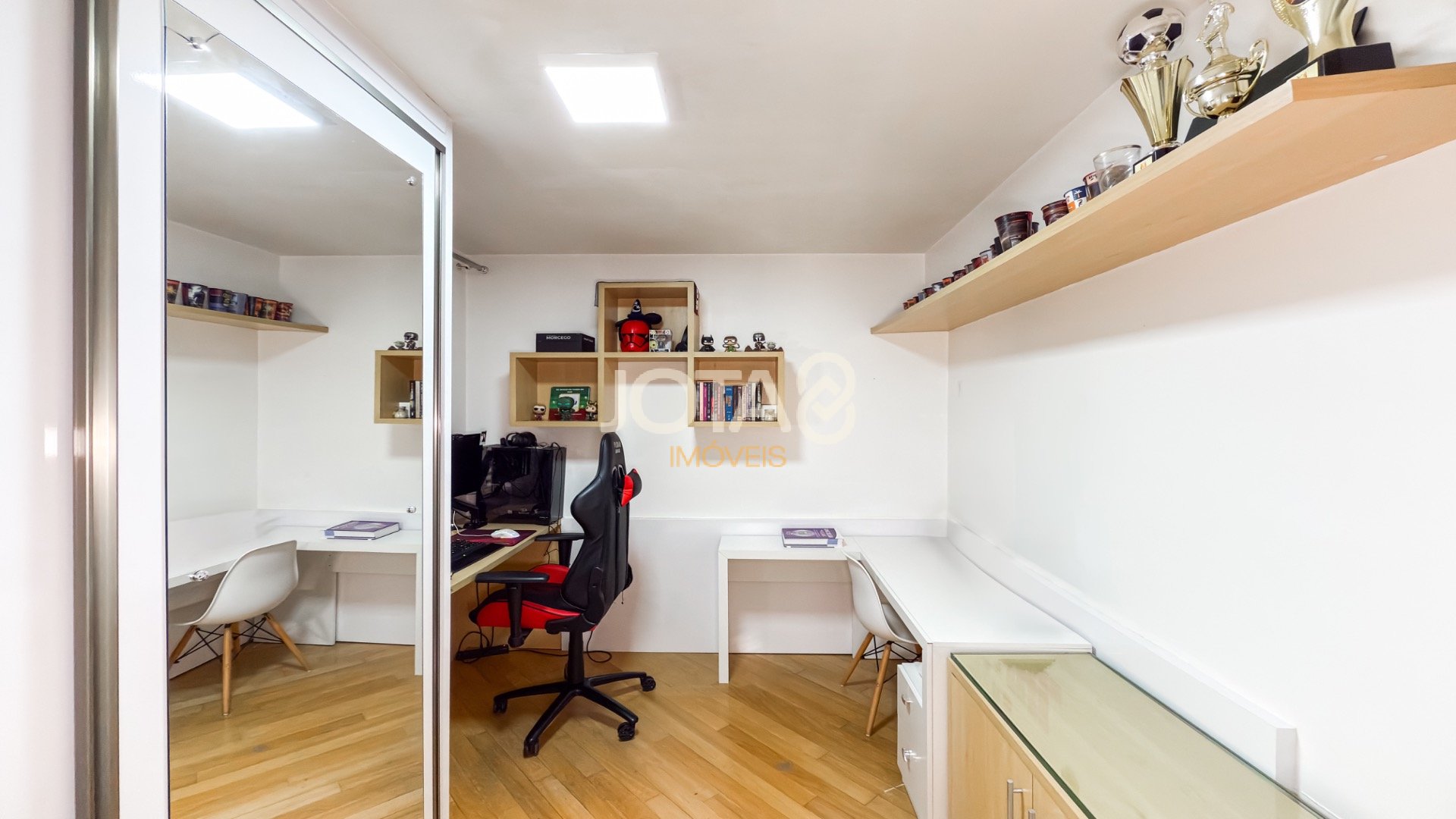 APARTAMENTO 2 QUARTOS NO BATEL