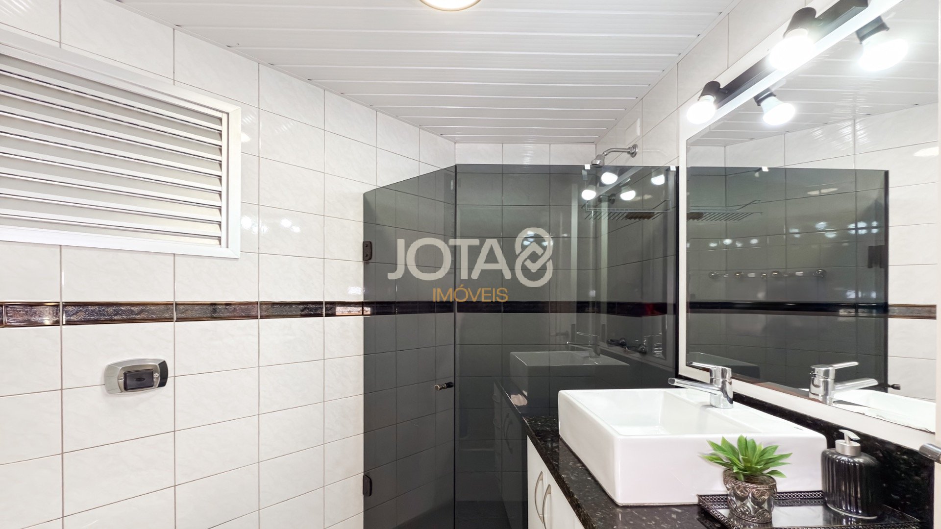 APARTAMENTO 2 QUARTOS NO BATEL