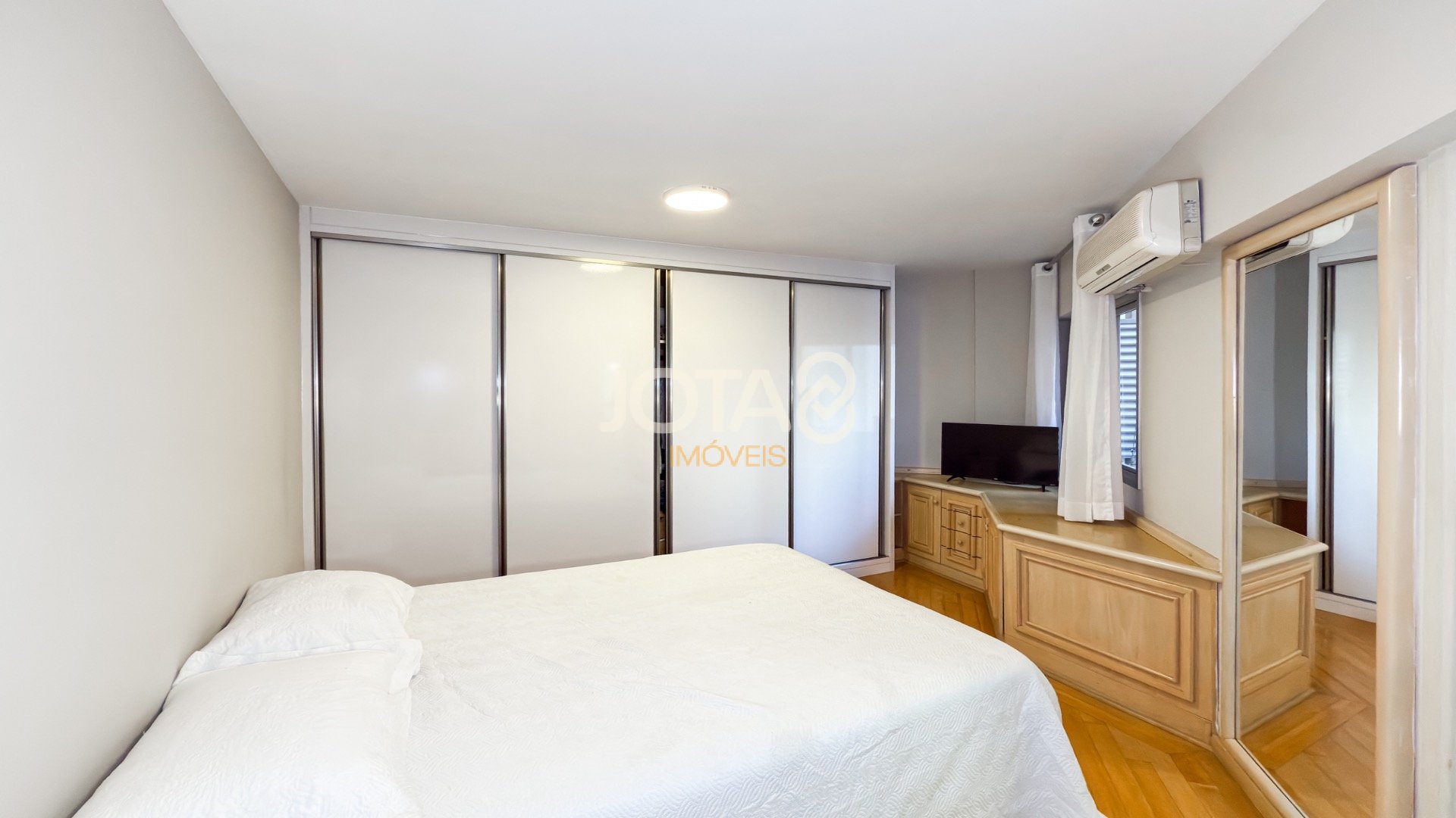 APARTAMENTO 2 QUARTOS NO BATEL