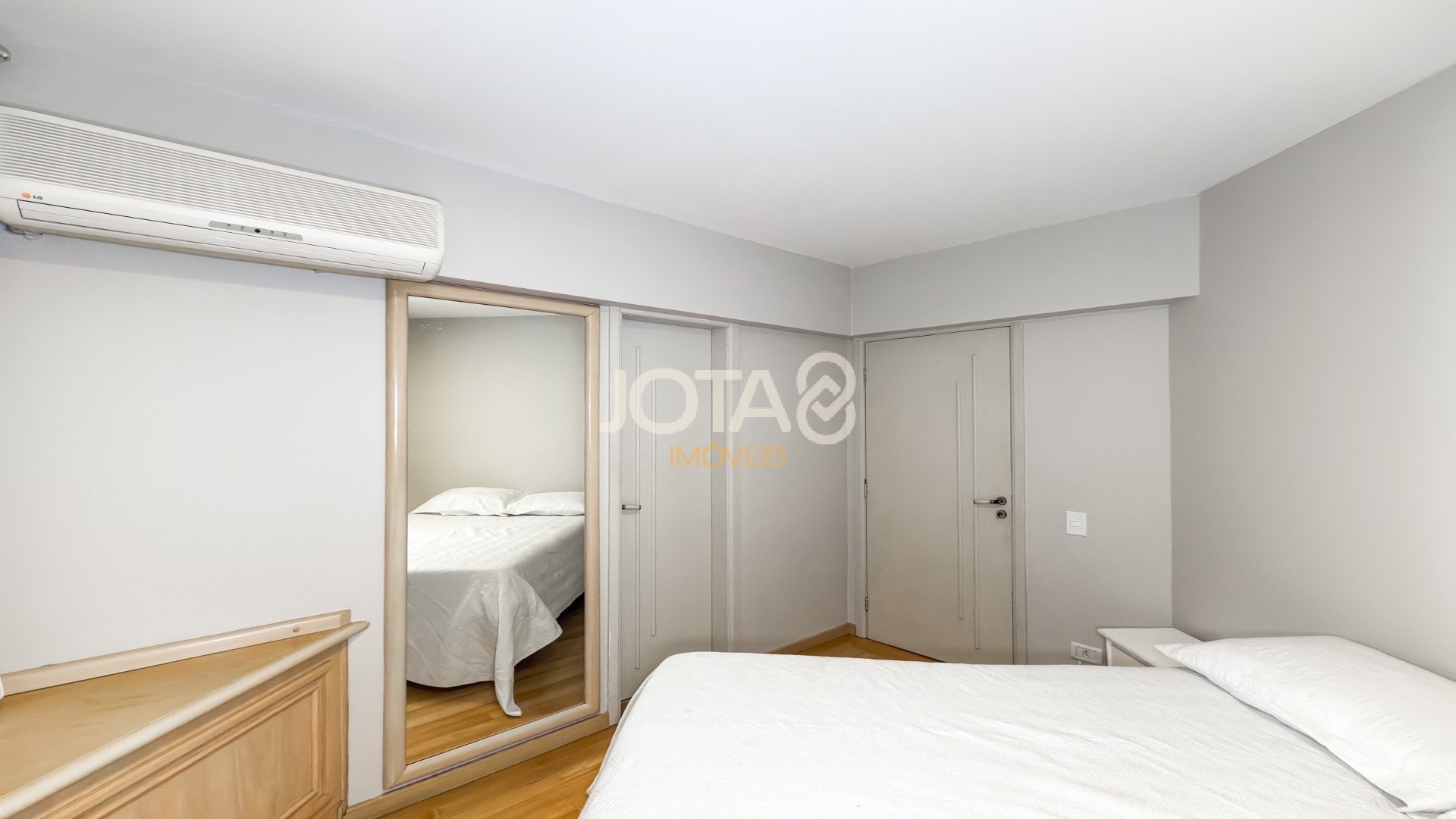 APARTAMENTO 2 QUARTOS NO BATEL