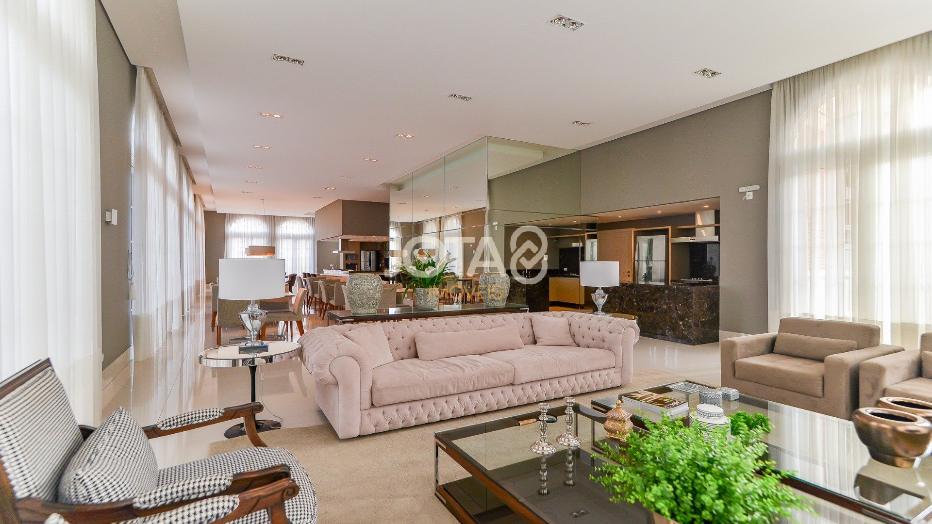 LINDO APARTAMENTO NO EDIFÍCIO ENGLAND NAS MERCÊS