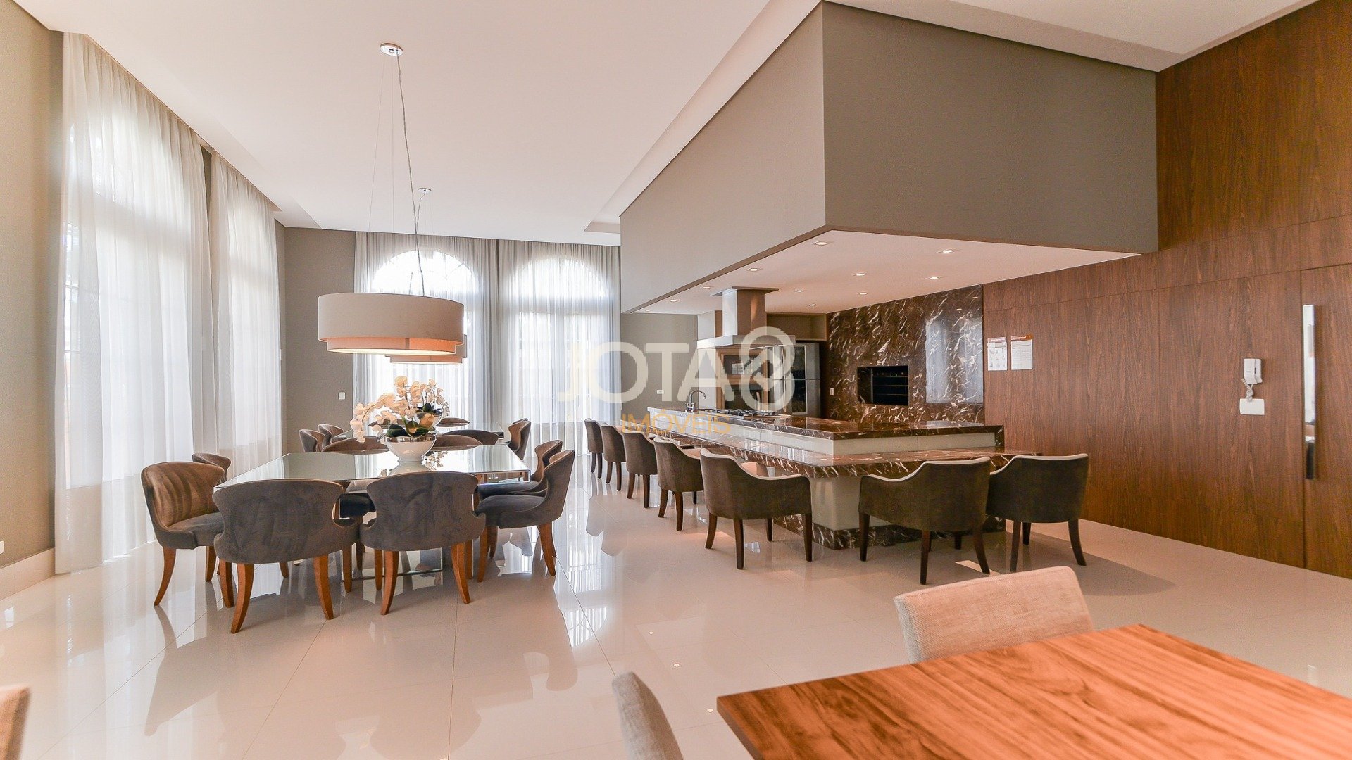 LINDO APARTAMENTO NO EDIFÍCIO ENGLAND NAS MERCÊS