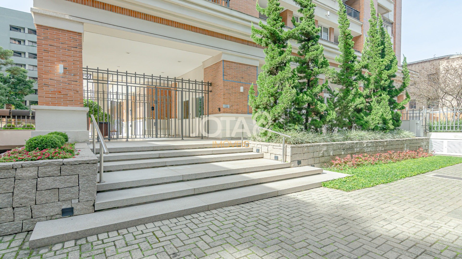 LINDO APARTAMENTO NO EDIFÍCIO ENGLAND NAS MERCÊS