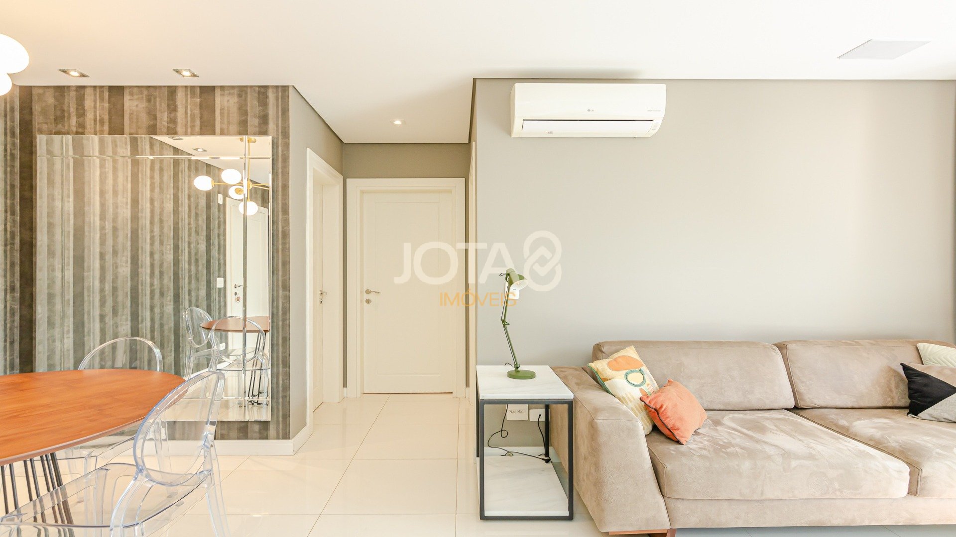 LINDO APARTAMENTO NO EDIFÍCIO ENGLAND NAS MERCÊS