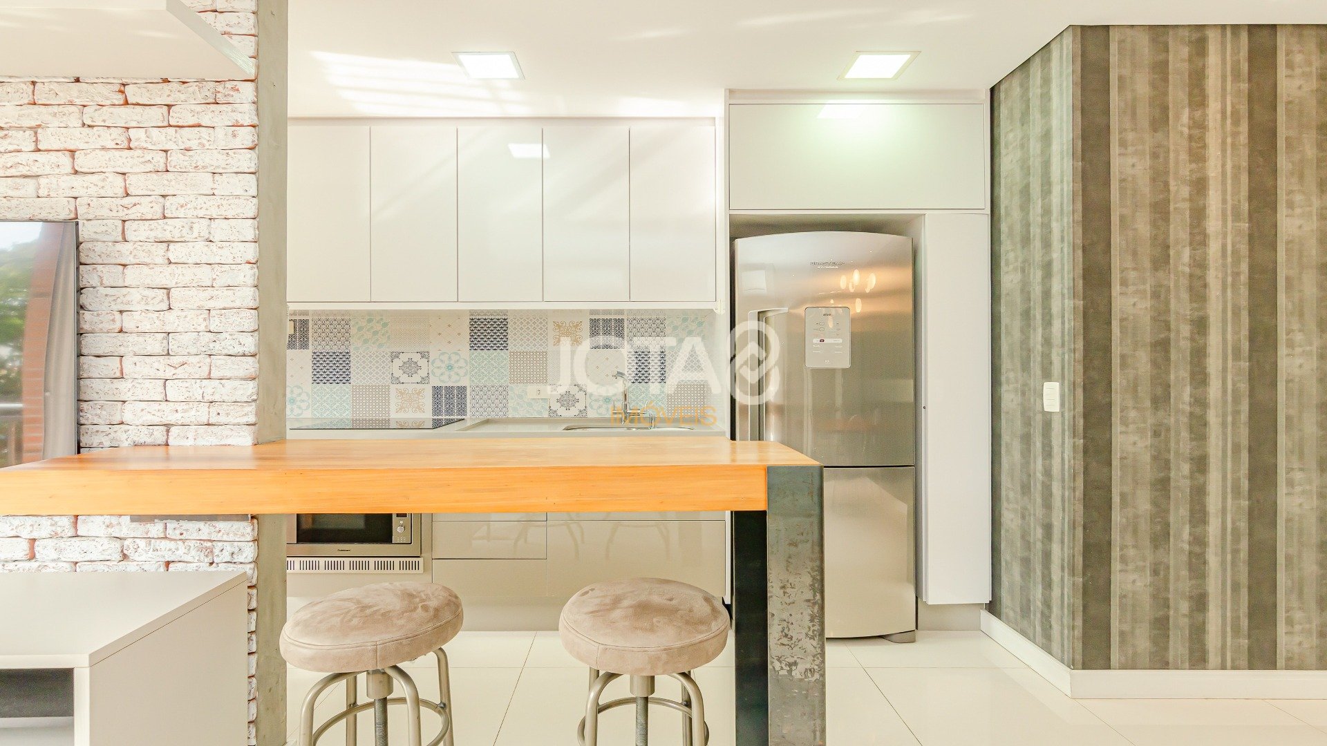 LINDO APARTAMENTO NO EDIFÍCIO ENGLAND NAS MERCÊS