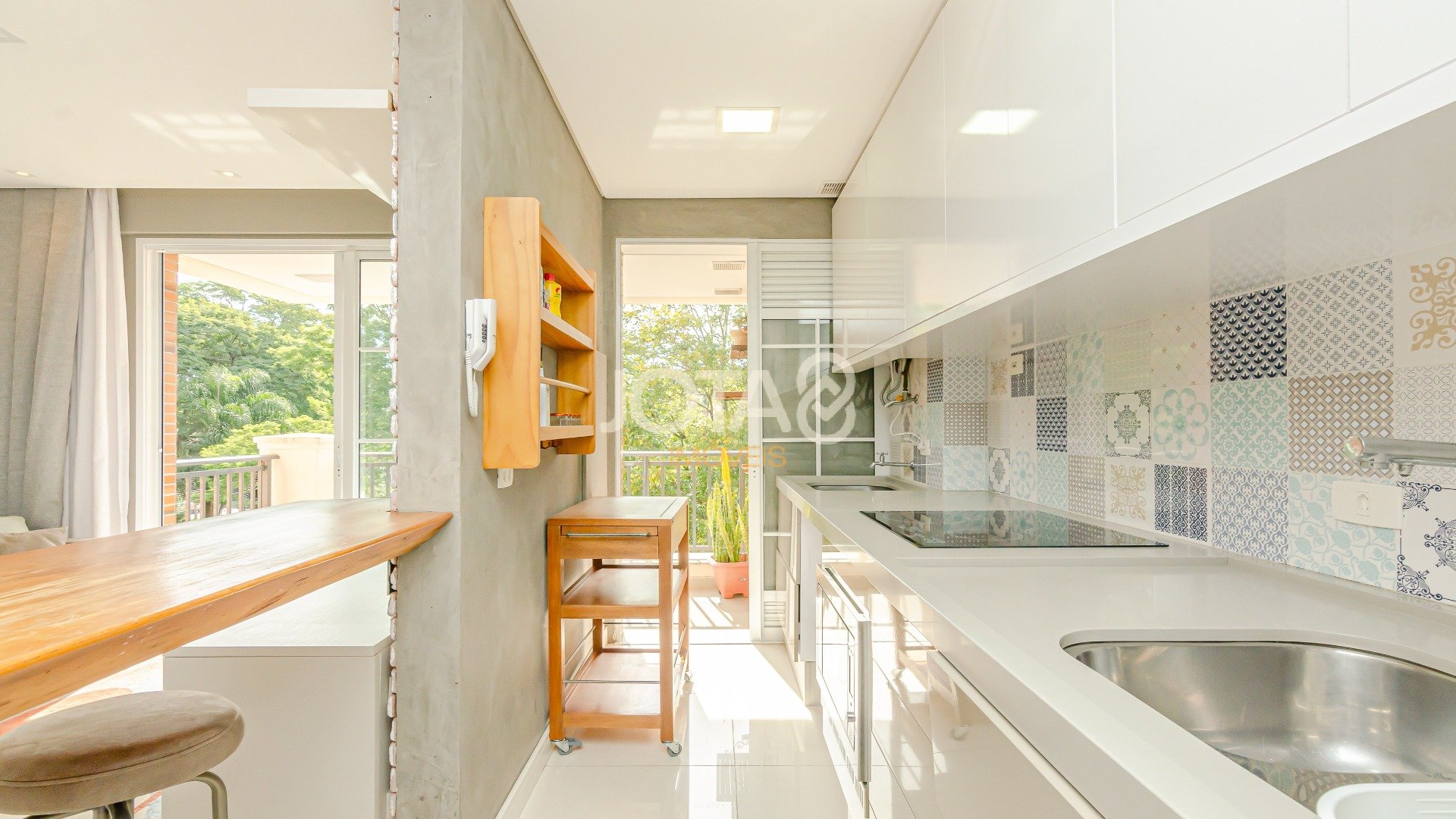 LINDO APARTAMENTO NO EDIFÍCIO ENGLAND NAS MERCÊS
