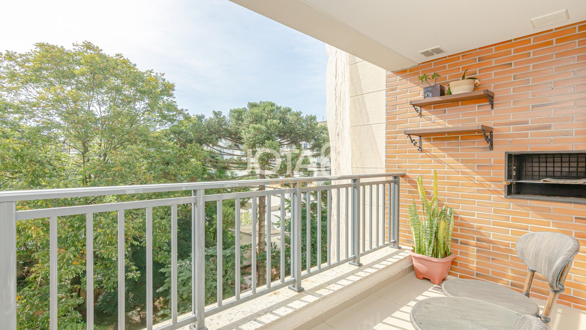 LINDO APARTAMENTO NO EDIFÍCIO ENGLAND NAS MERCÊS