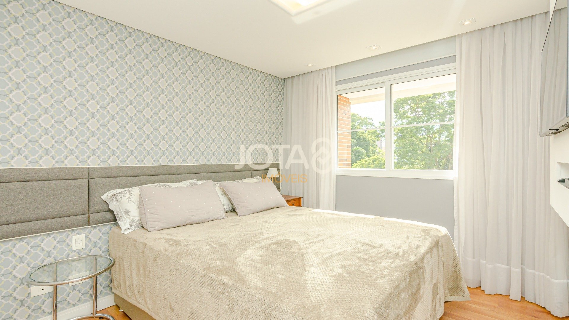 LINDO APARTAMENTO NO EDIFÍCIO ENGLAND NAS MERCÊS