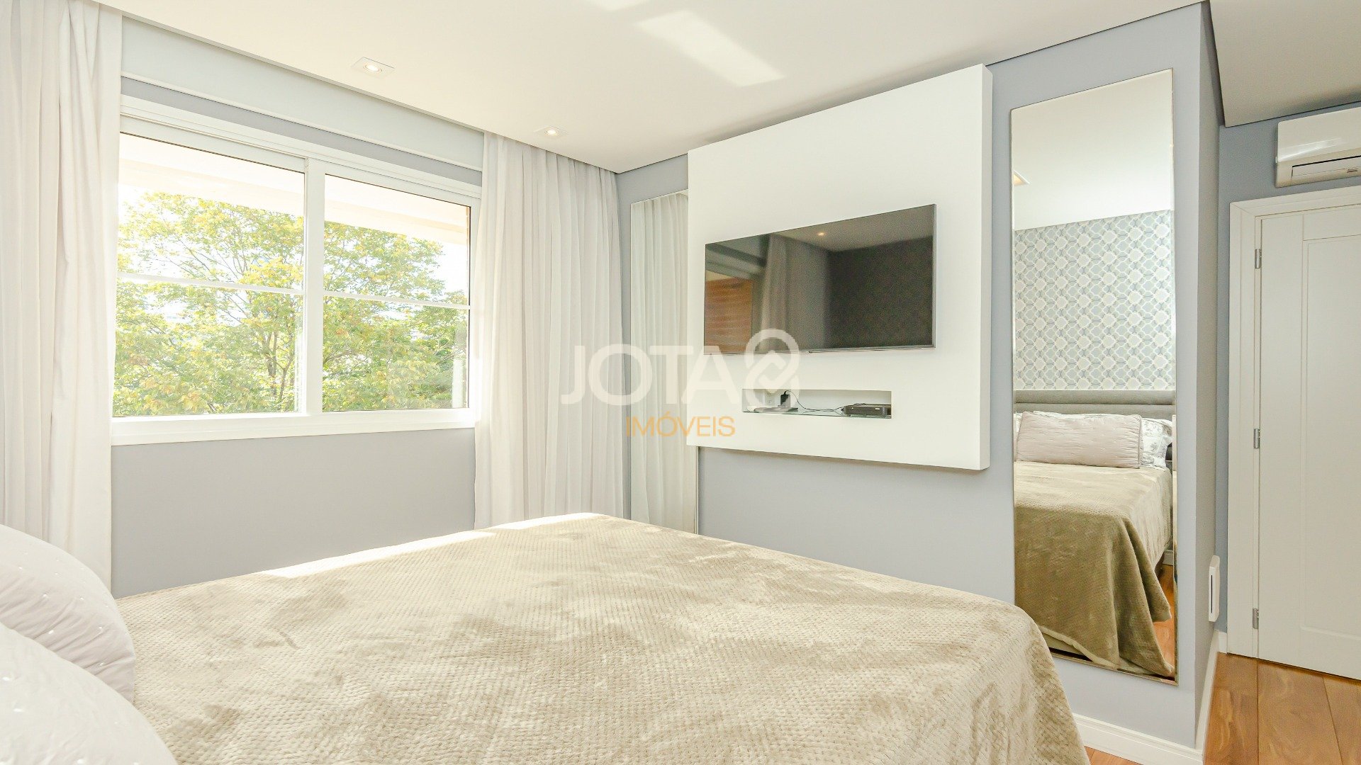 LINDO APARTAMENTO NO EDIFÍCIO ENGLAND NAS MERCÊS