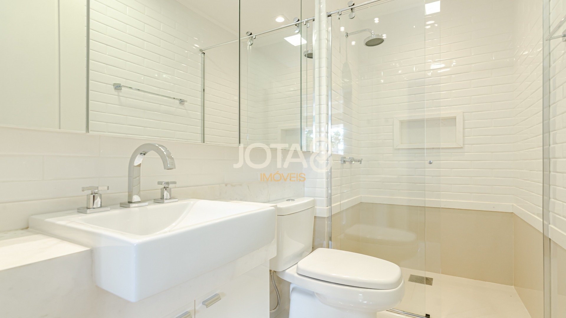 LINDO APARTAMENTO NO EDIFÍCIO ENGLAND NAS MERCÊS