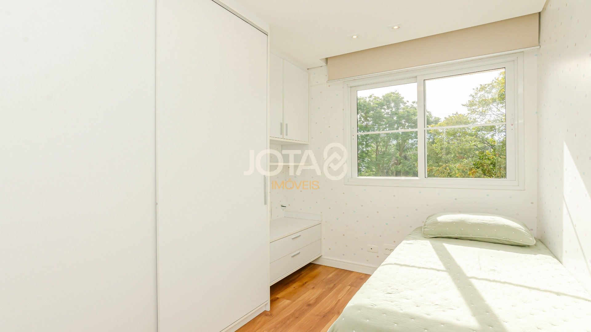LINDO APARTAMENTO NO EDIFÍCIO ENGLAND NAS MERCÊS