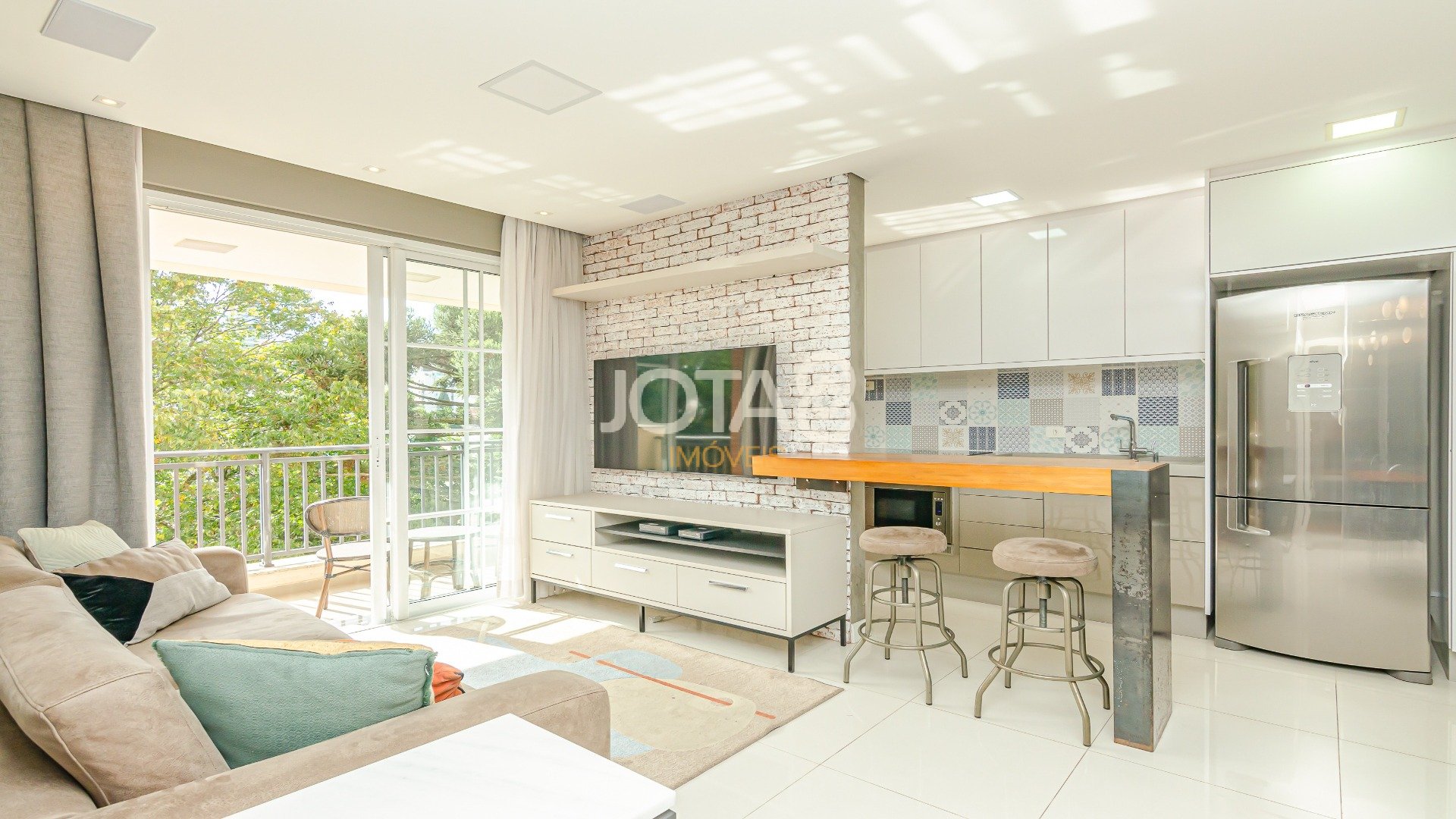 LINDO APARTAMENTO NO EDIFÍCIO ENGLAND NAS MERCÊS