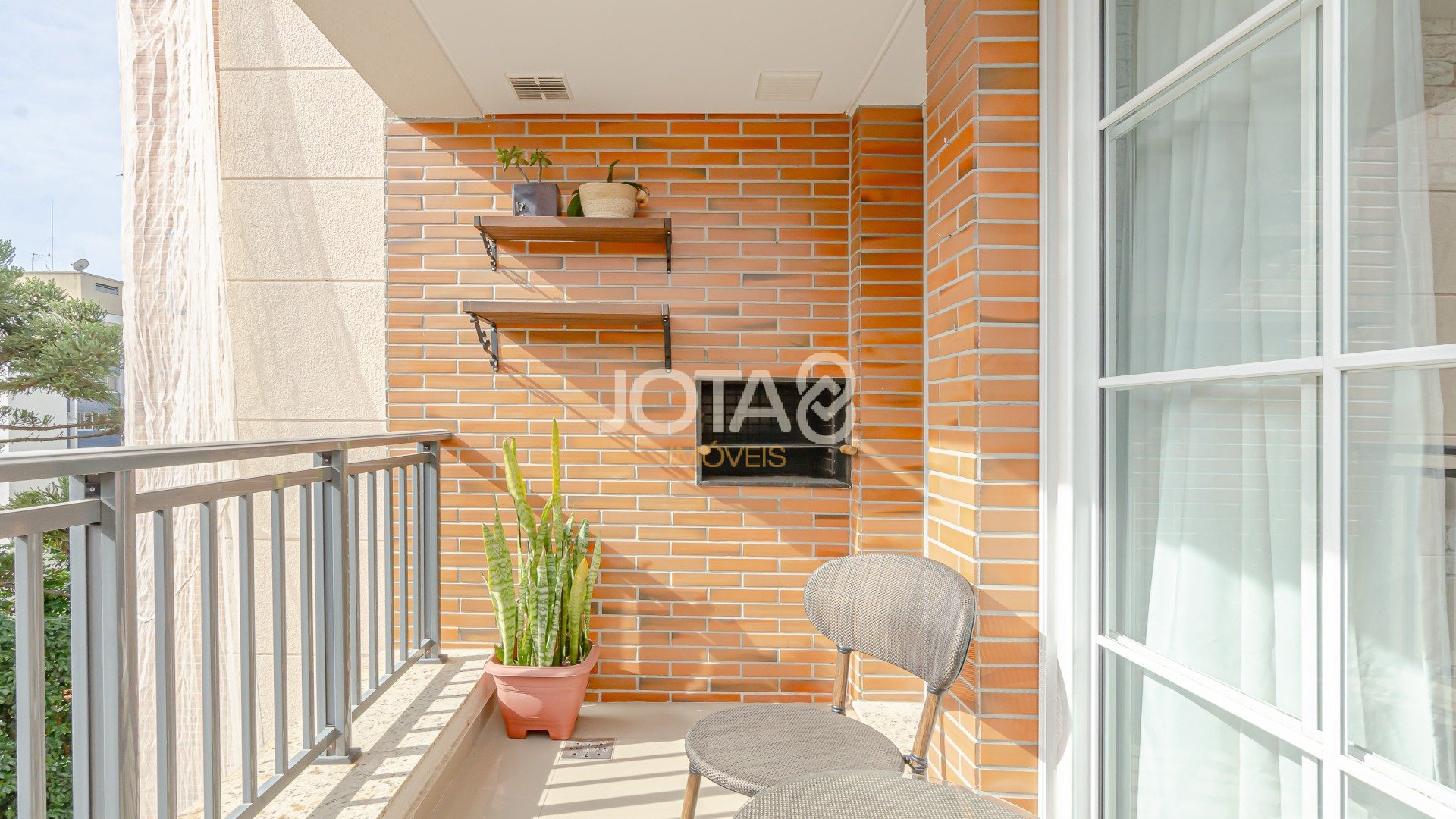 LINDO APARTAMENTO NO EDIFÍCIO ENGLAND NAS MERCÊS