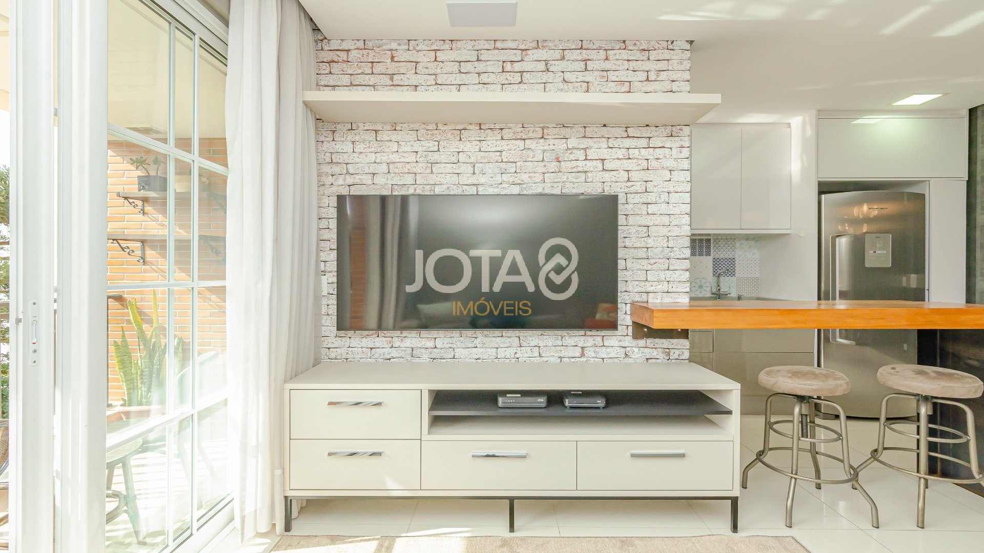 LINDO APARTAMENTO NO EDIFÍCIO ENGLAND NAS MERCÊS