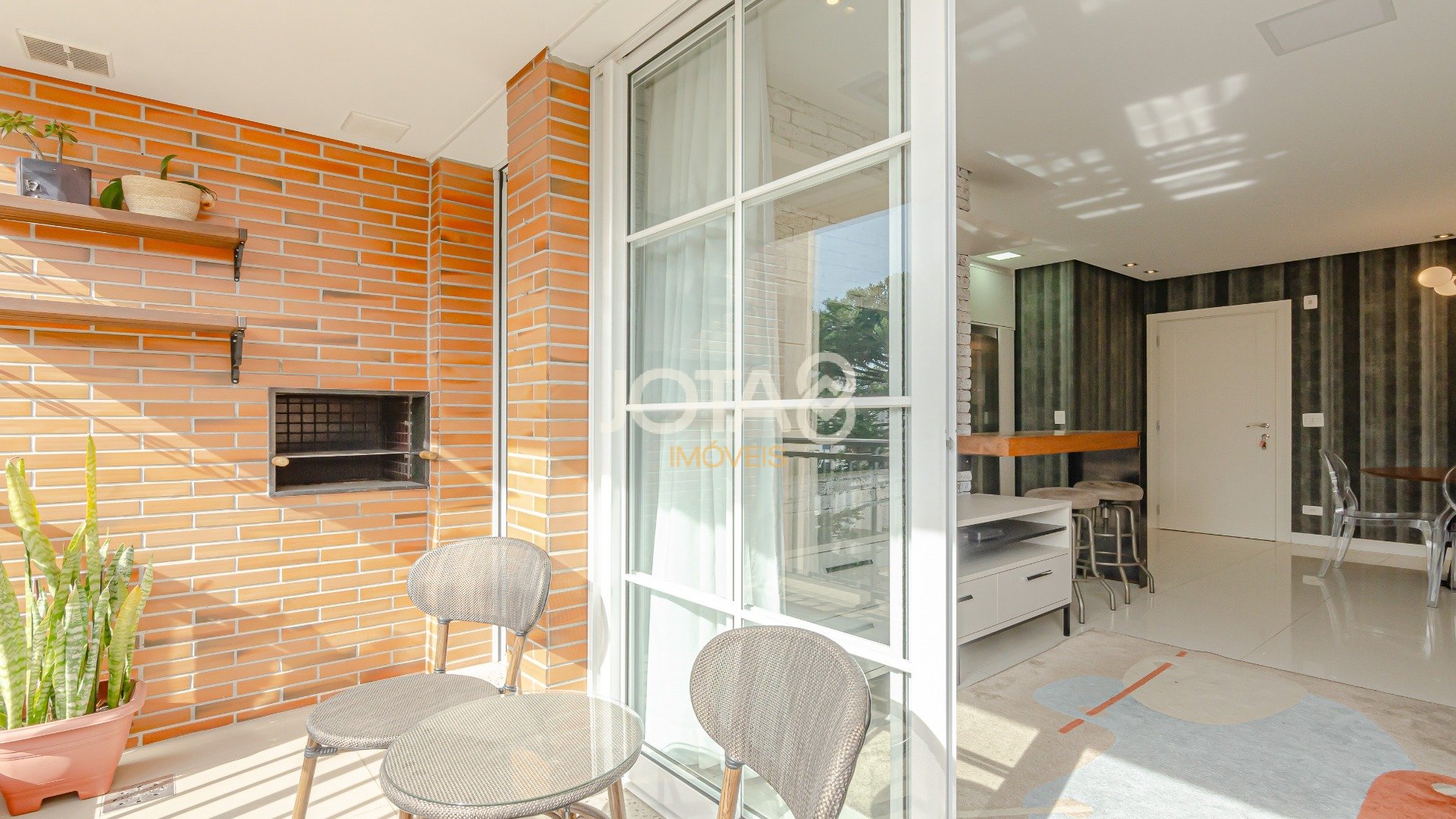 LINDO APARTAMENTO NO EDIFÍCIO ENGLAND NAS MERCÊS