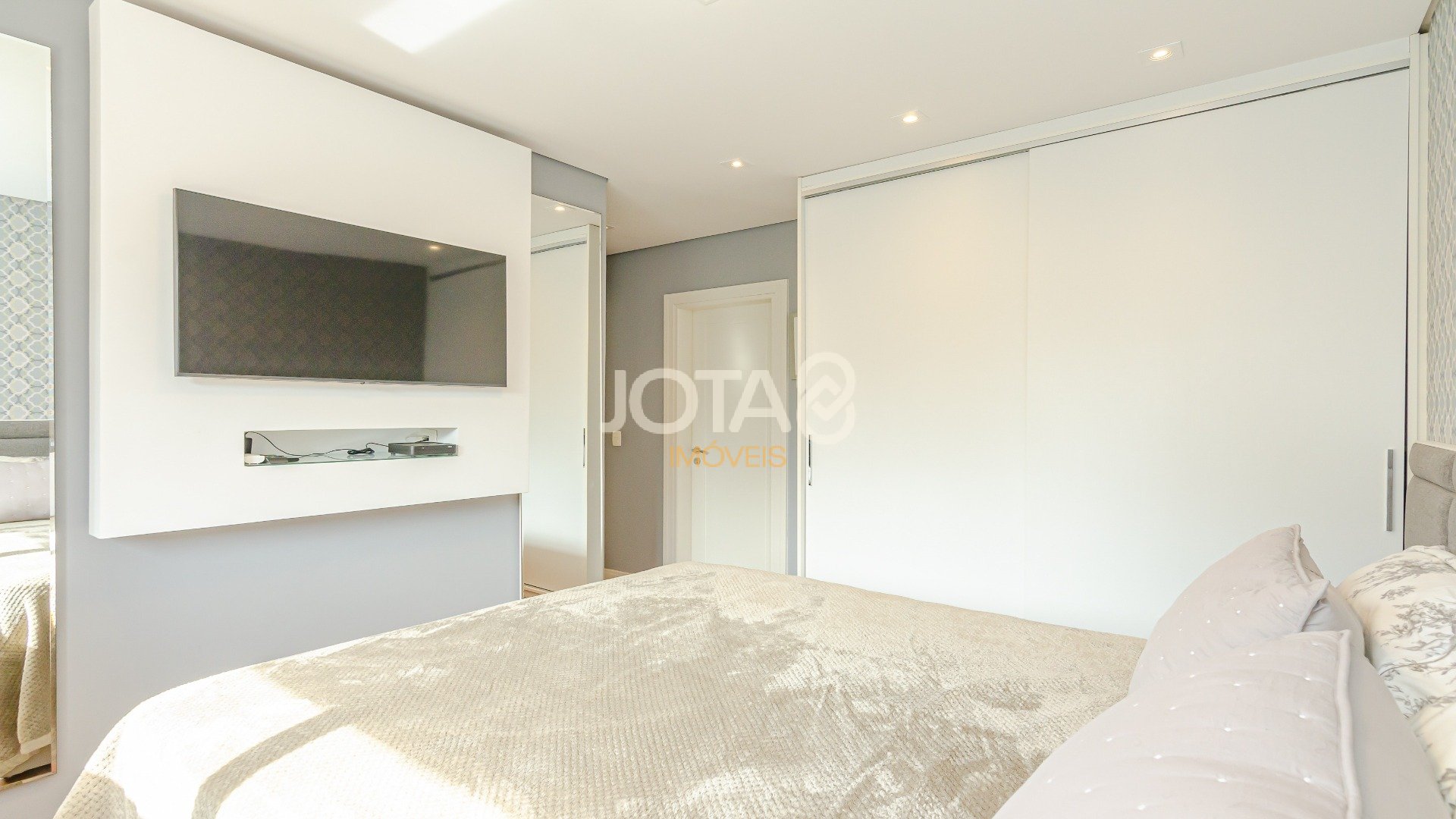 LINDO APARTAMENTO NO EDIFÍCIO ENGLAND NAS MERCÊS