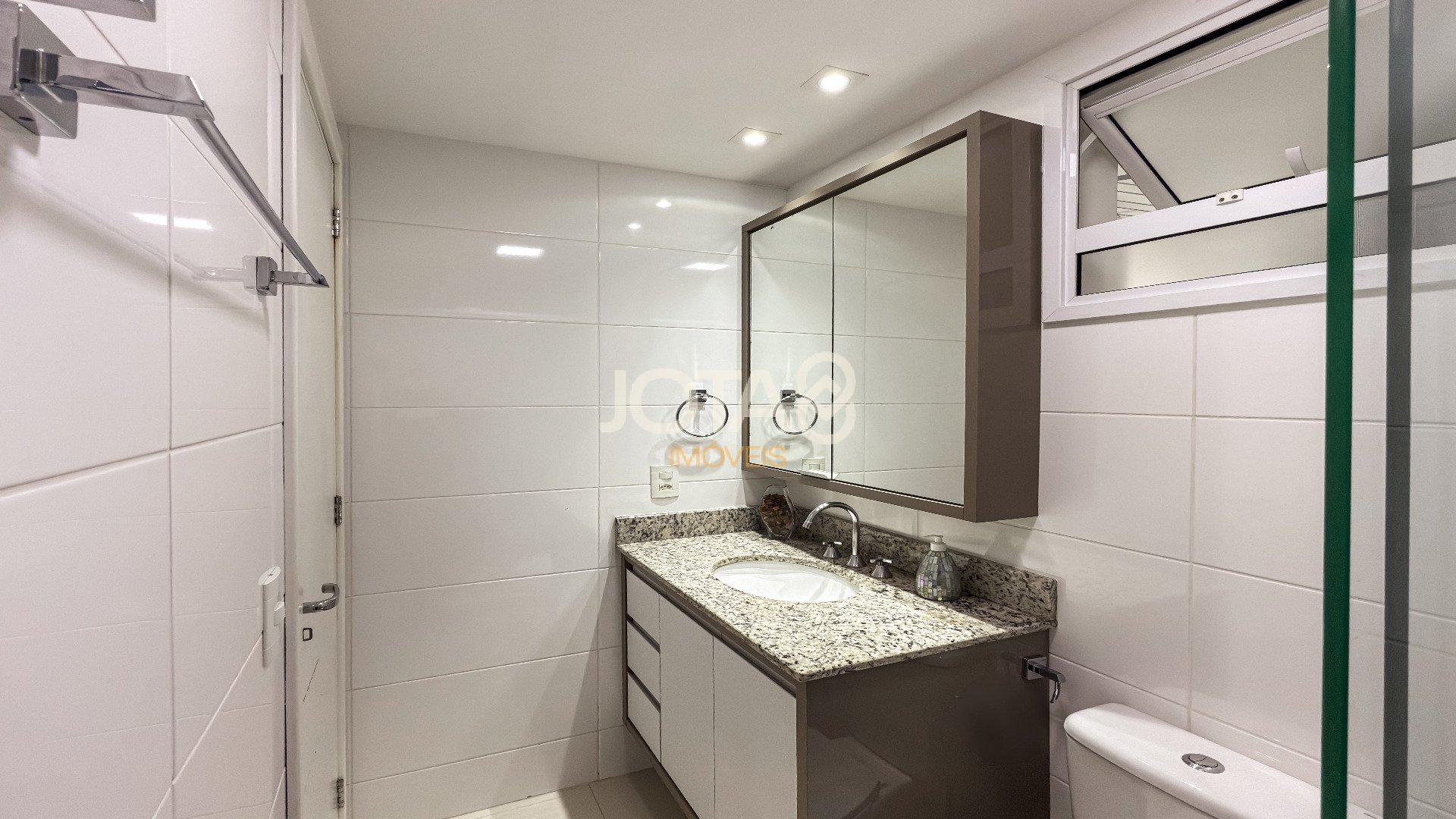 APARTAMENTO COM  3 QUARTOS NO ECOVILLE EM CONDOMINIO CLUBE