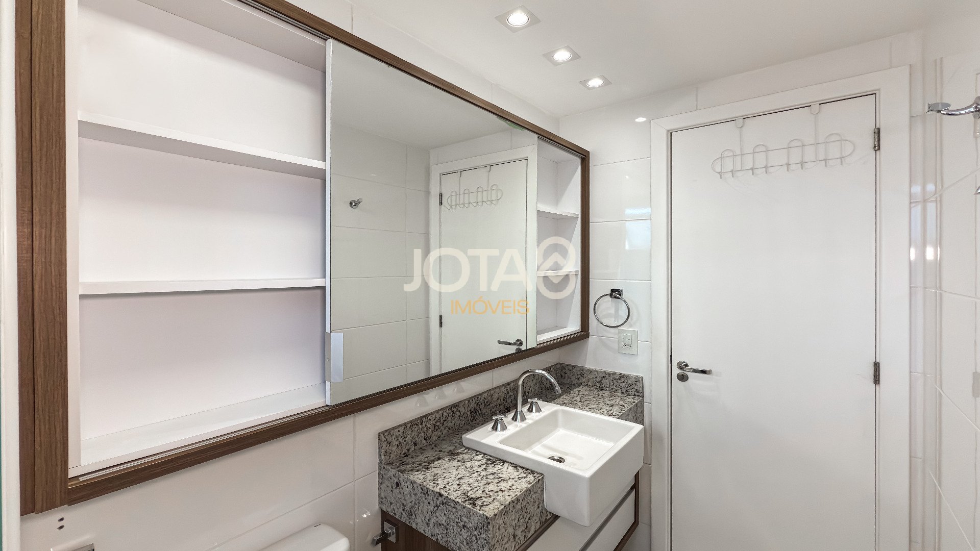 APARTAMENTO COM  3 QUARTOS NO ECOVILLE EM CONDOMINIO CLUBE