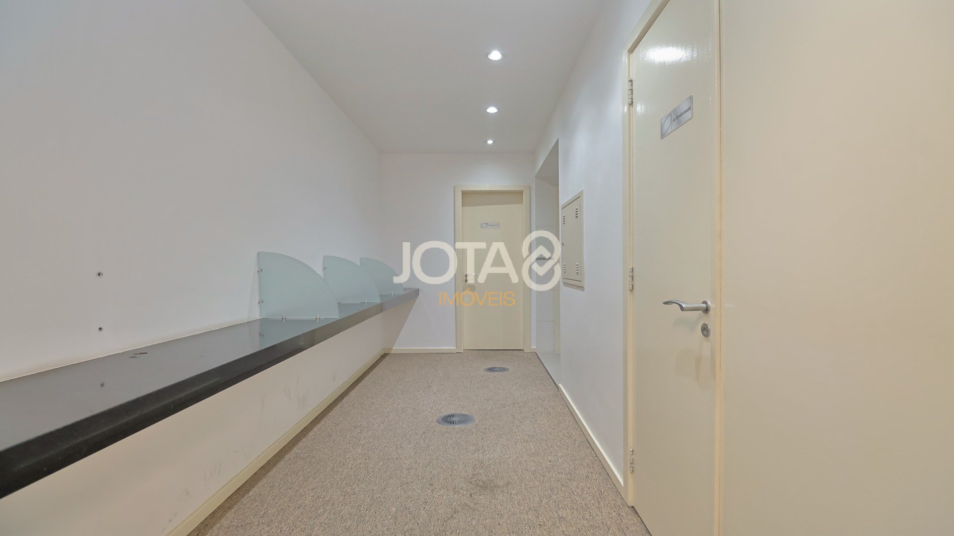 LAJE COMERCIAL DE 351,2M² NA AV JOÃO GUALBERTO - JOTA8 IMÓVEIS