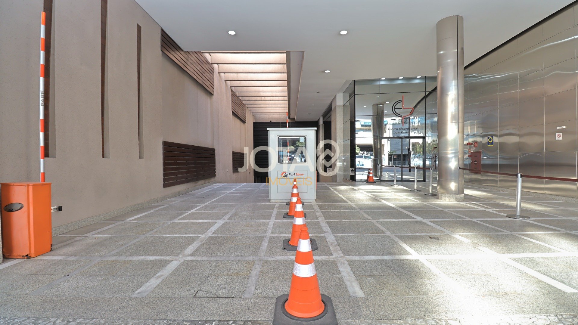 LAJE COMERCIAL DE 351,2M² NA AV JOÃO GUALBERTO - JOTA8 IMÓVEIS