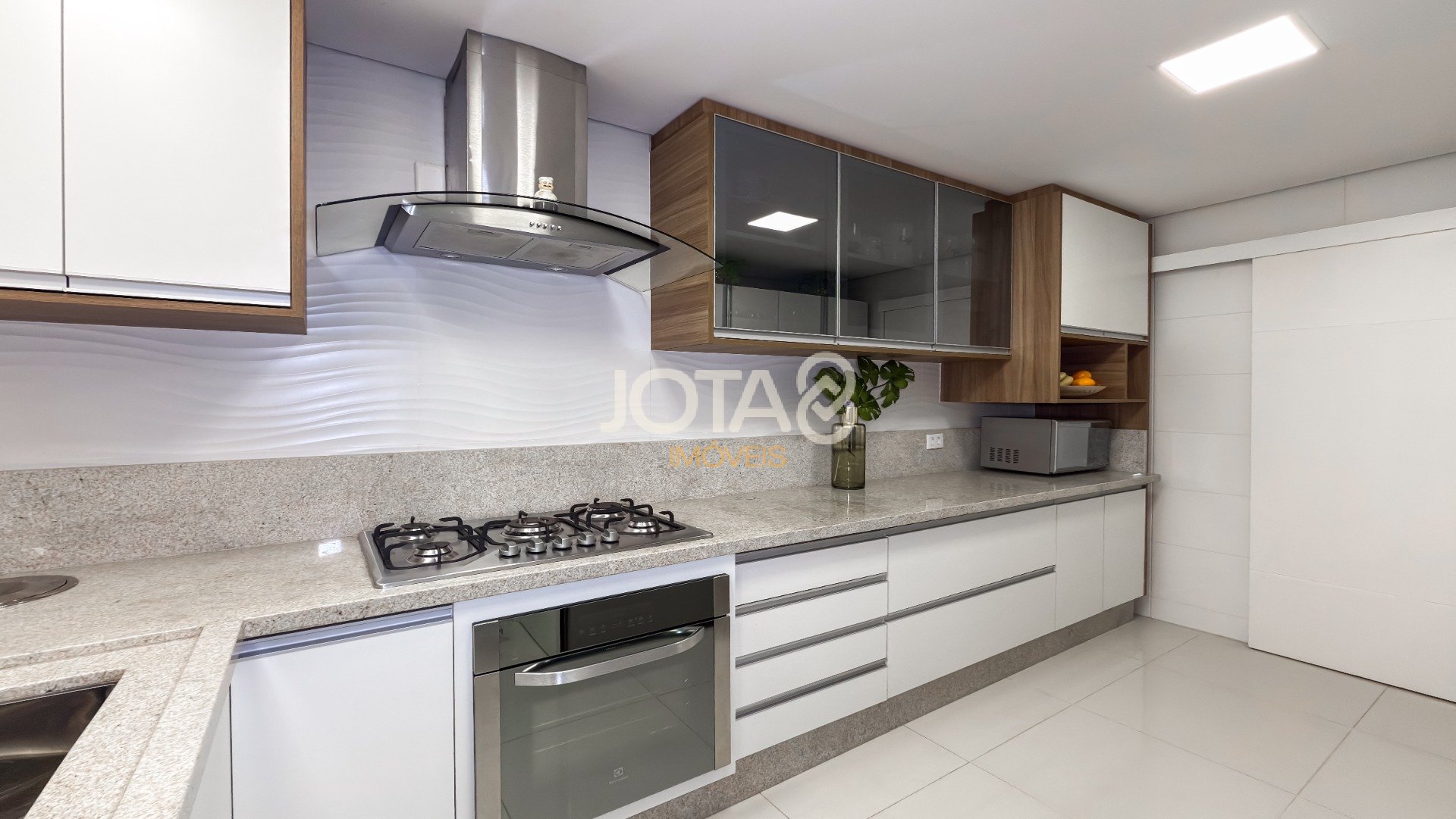 LINDO APARTAMENTO COM 3 QUARTOS, 3 VAGAS NO JUVEVÊ