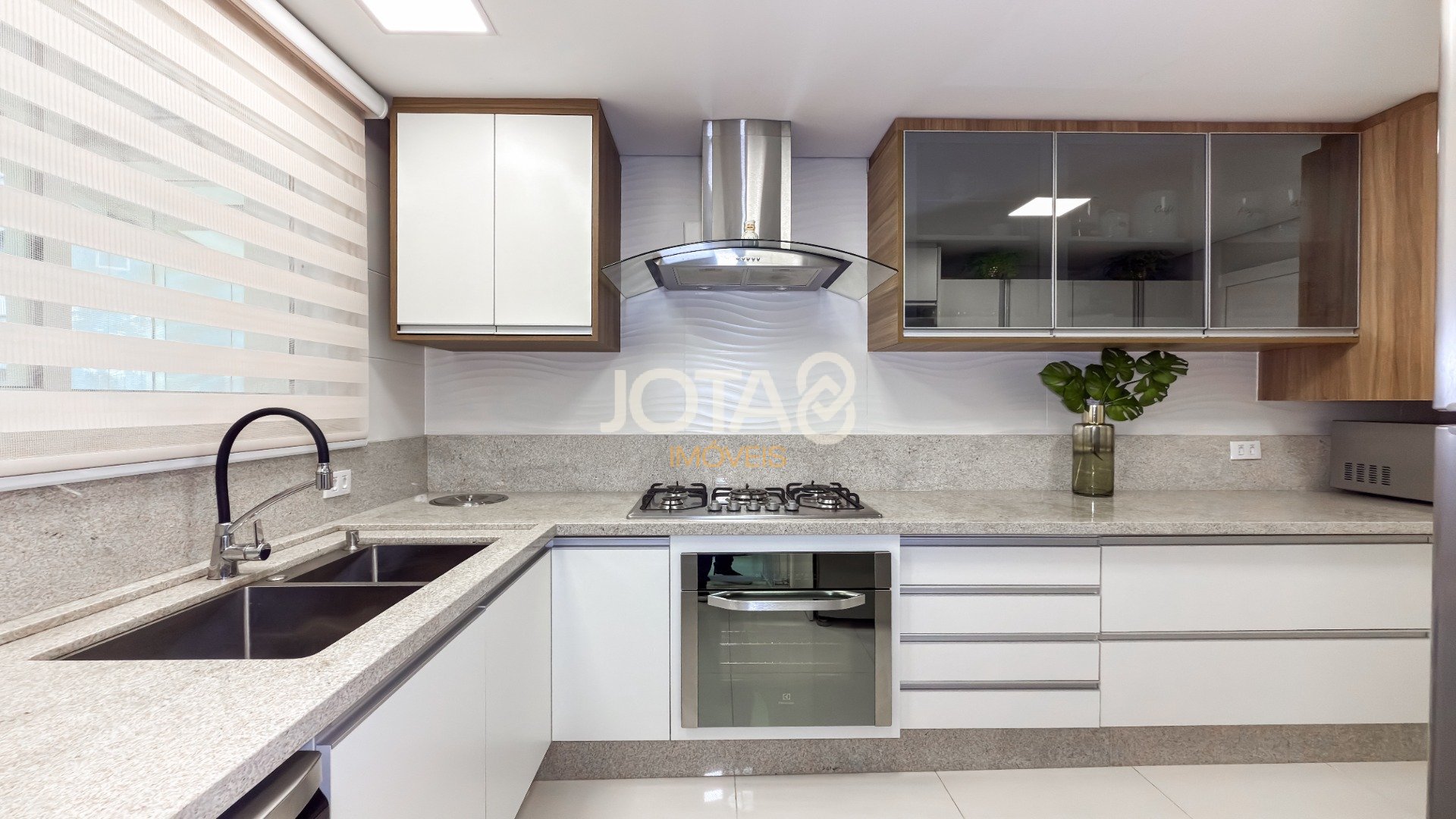 LINDO APARTAMENTO COM 3 QUARTOS, 3 VAGAS NO JUVEVÊ