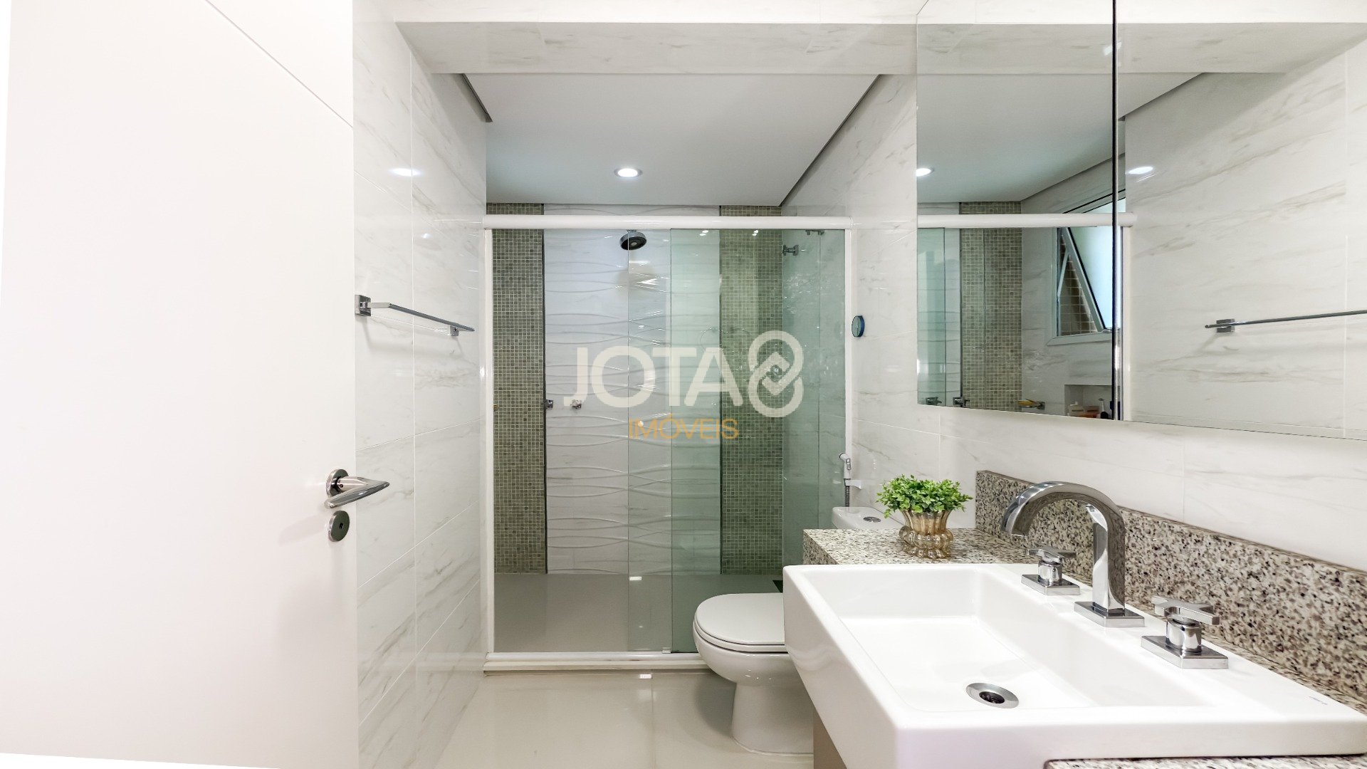 LINDO APARTAMENTO COM 3 QUARTOS, 3 VAGAS NO JUVEVÊ