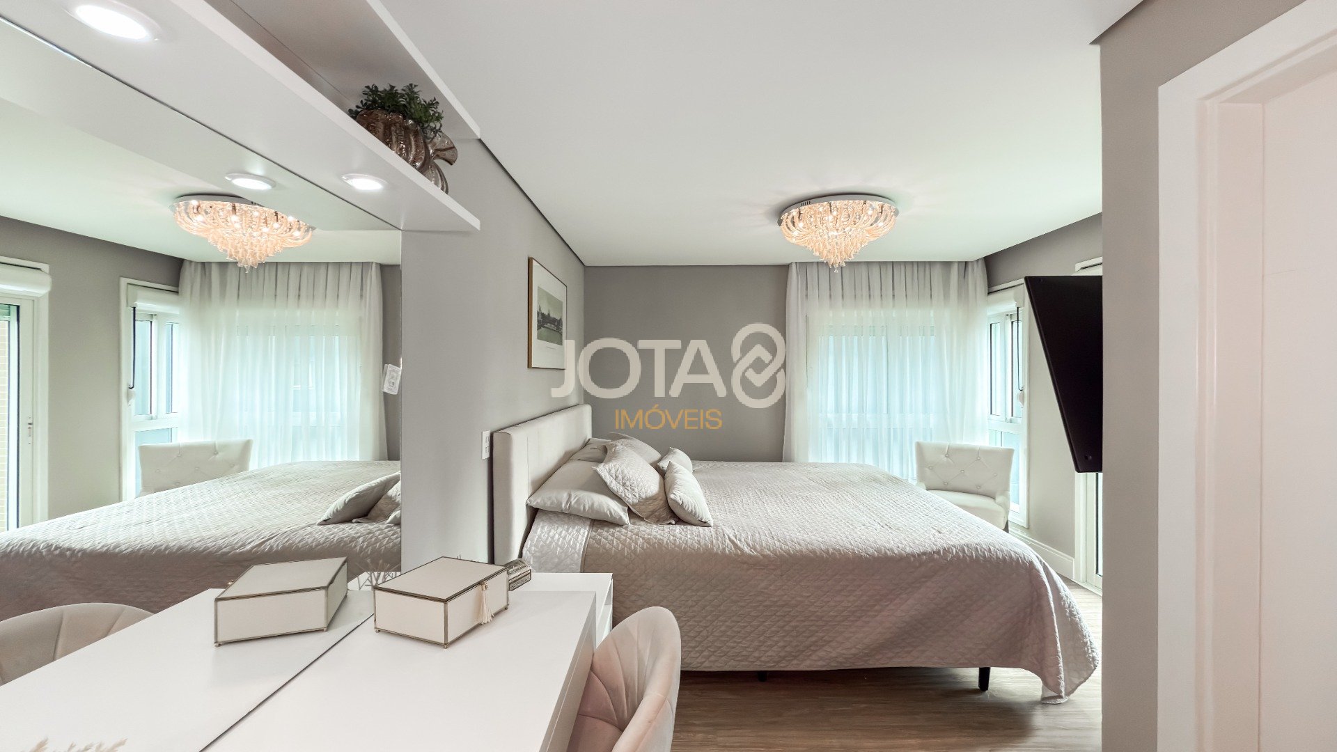 LINDO APARTAMENTO COM 3 QUARTOS, 3 VAGAS NO JUVEVÊ