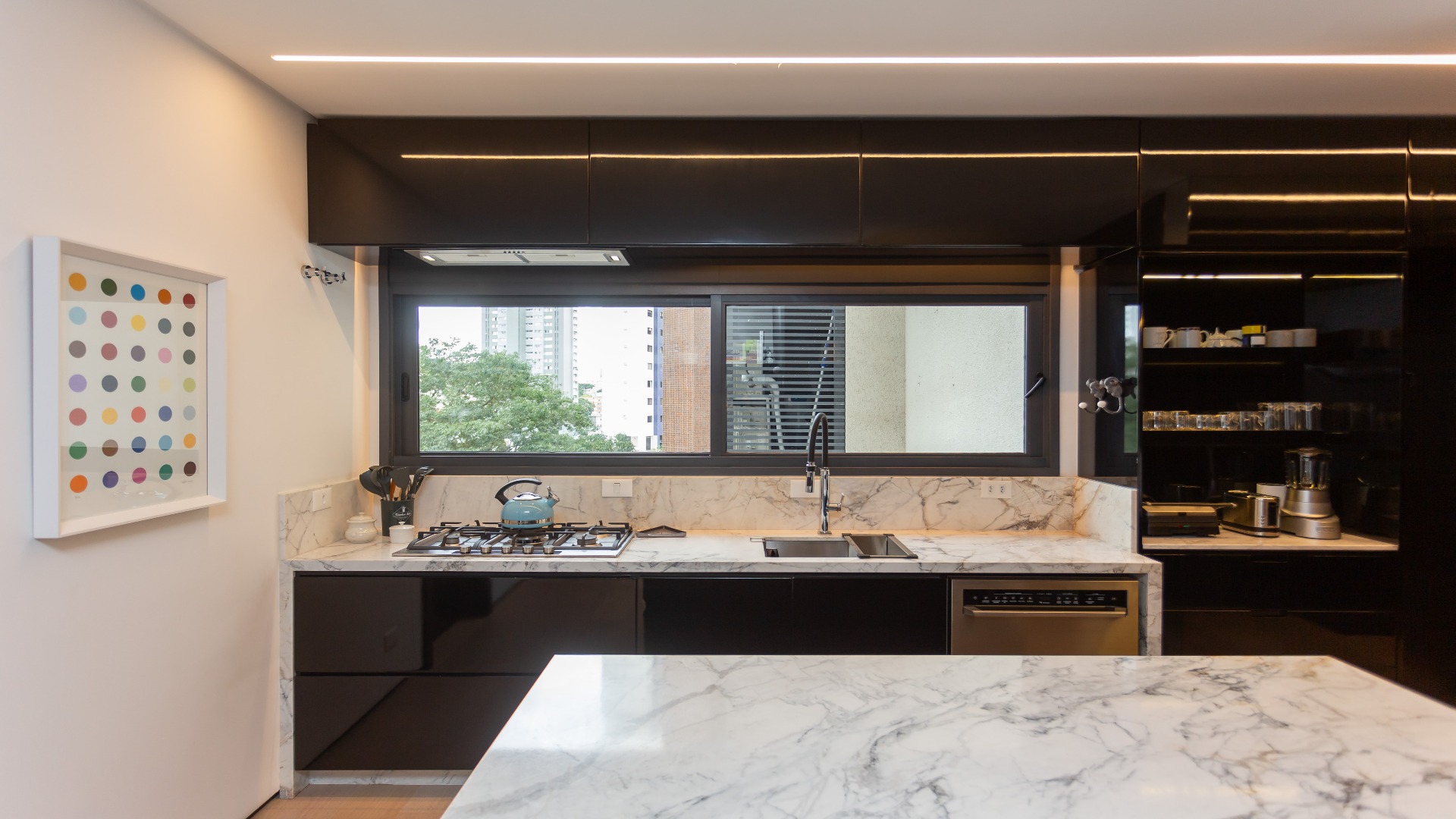 APARTAMENTO IMPECÁVEL COM 3 SUÍTES NO CABRAL