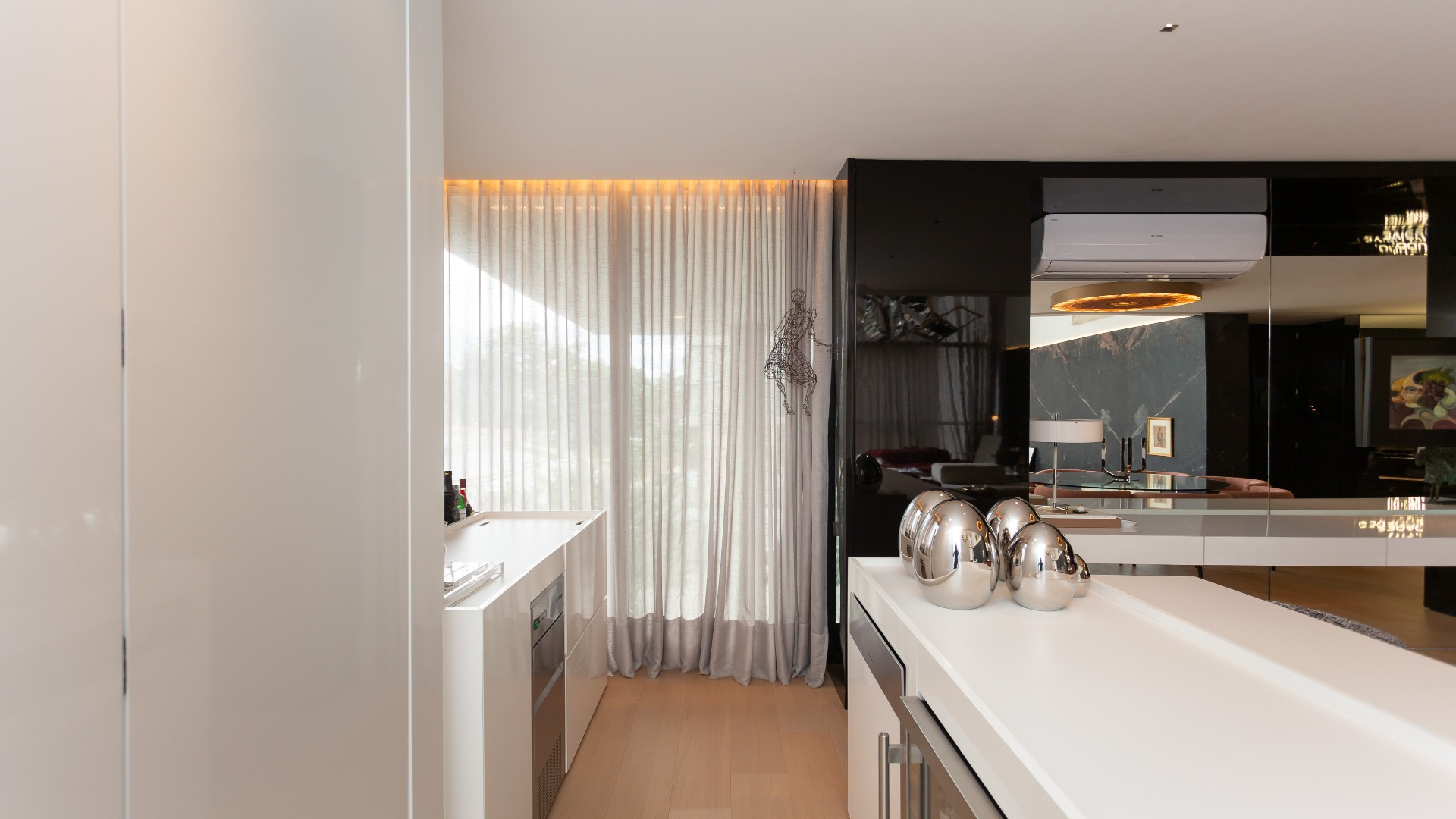 APARTAMENTO IMPECÁVEL COM 3 SUÍTES NO CABRAL