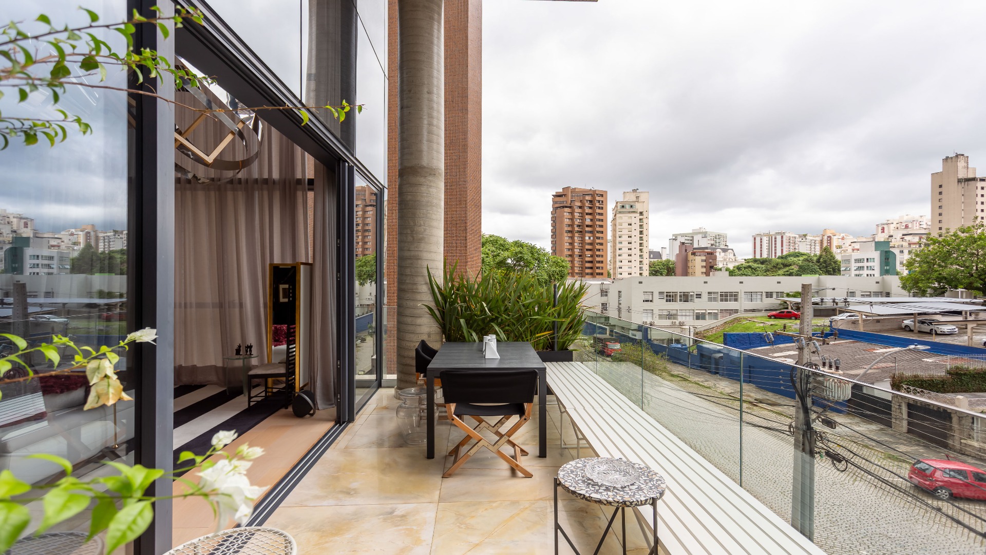APARTAMENTO IMPECÁVEL COM 3 SUÍTES NO CABRAL