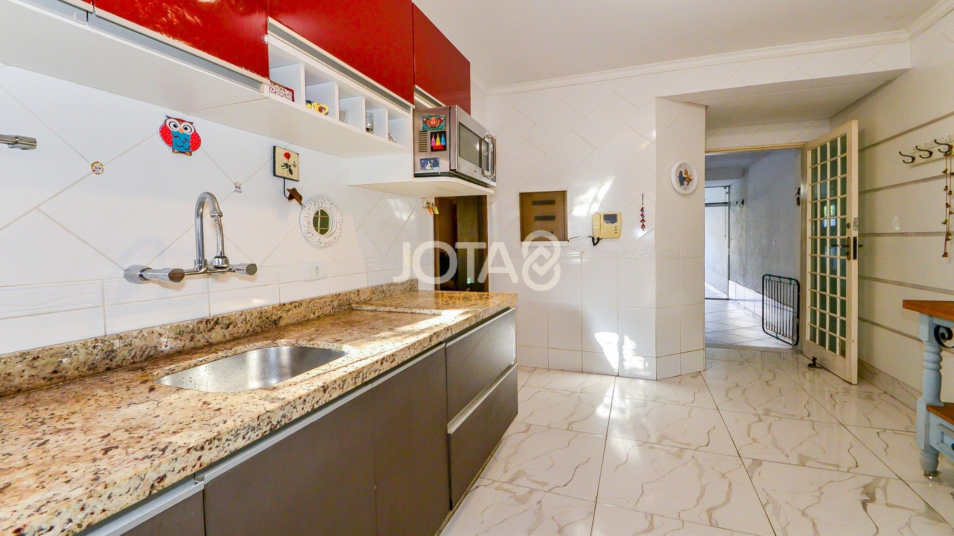 SOBRADO 4 QUARTOS COM 211M2 + 83M2 DE TERRENO LIVRE