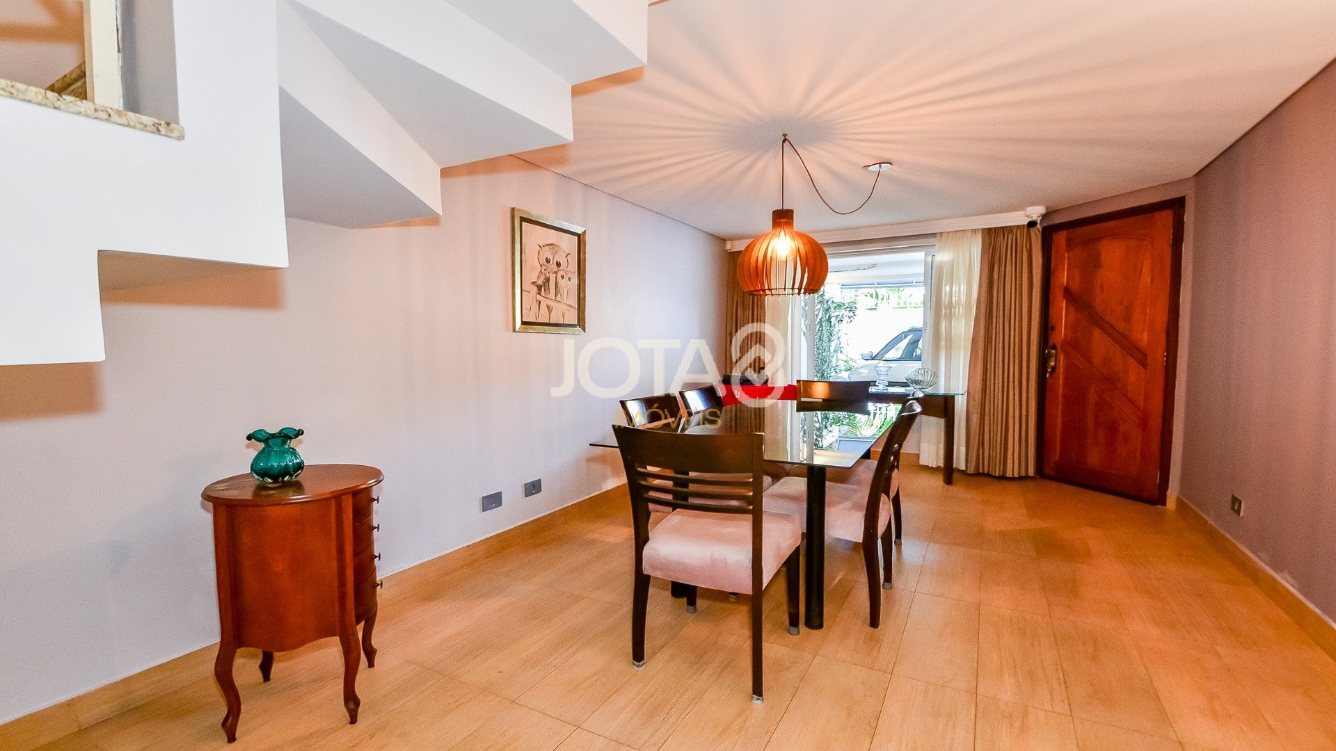 SOBRADO 4 QUARTOS COM 211M2 + 83M2 DE TERRENO LIVRE