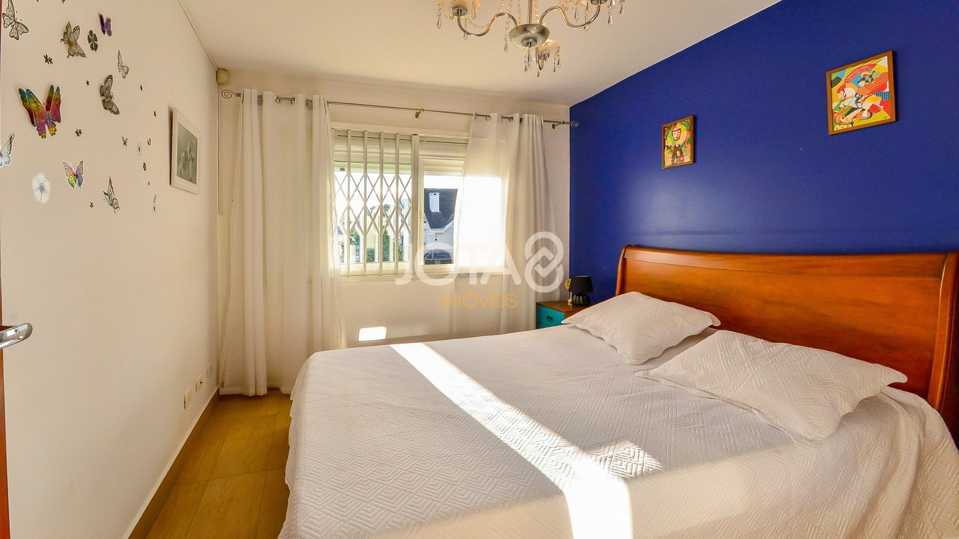 SOBRADO 4 QUARTOS COM 211M2 + 83M2 DE TERRENO LIVRE