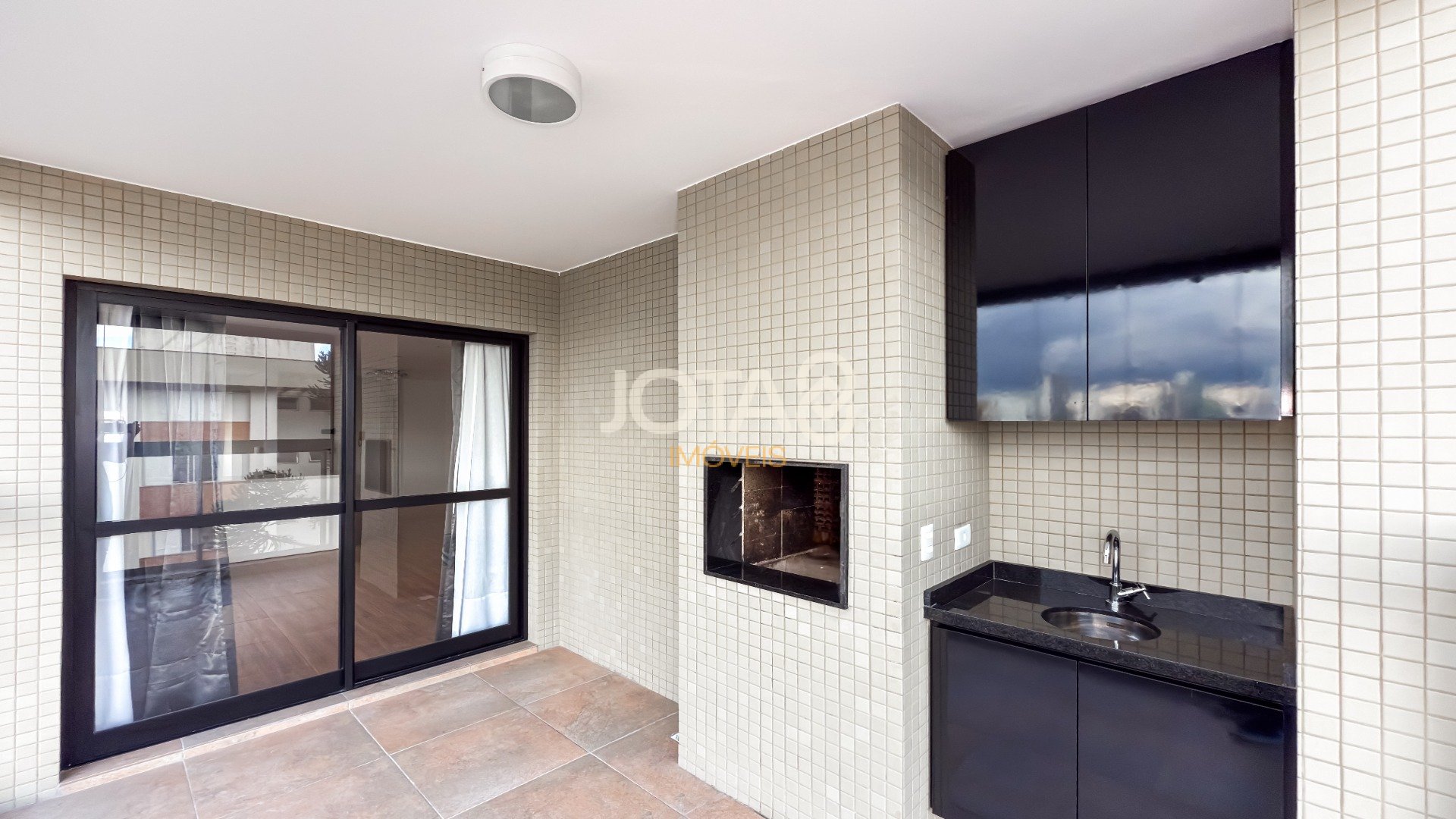 APARTAMENTO 2 SUÍTES E 2 VAGAS NO MERCÊS