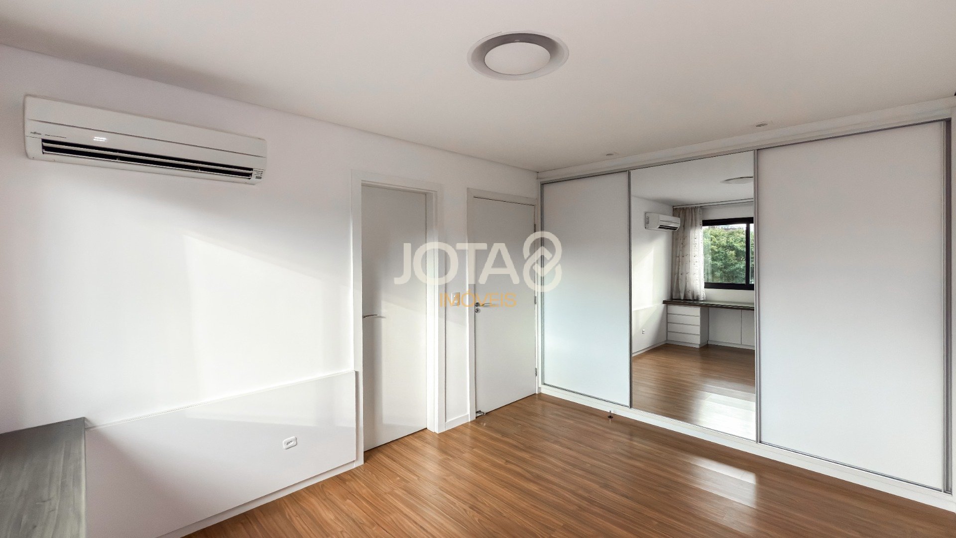 APARTAMENTO 2 SUÍTES E 2 VAGAS NO MERCÊS