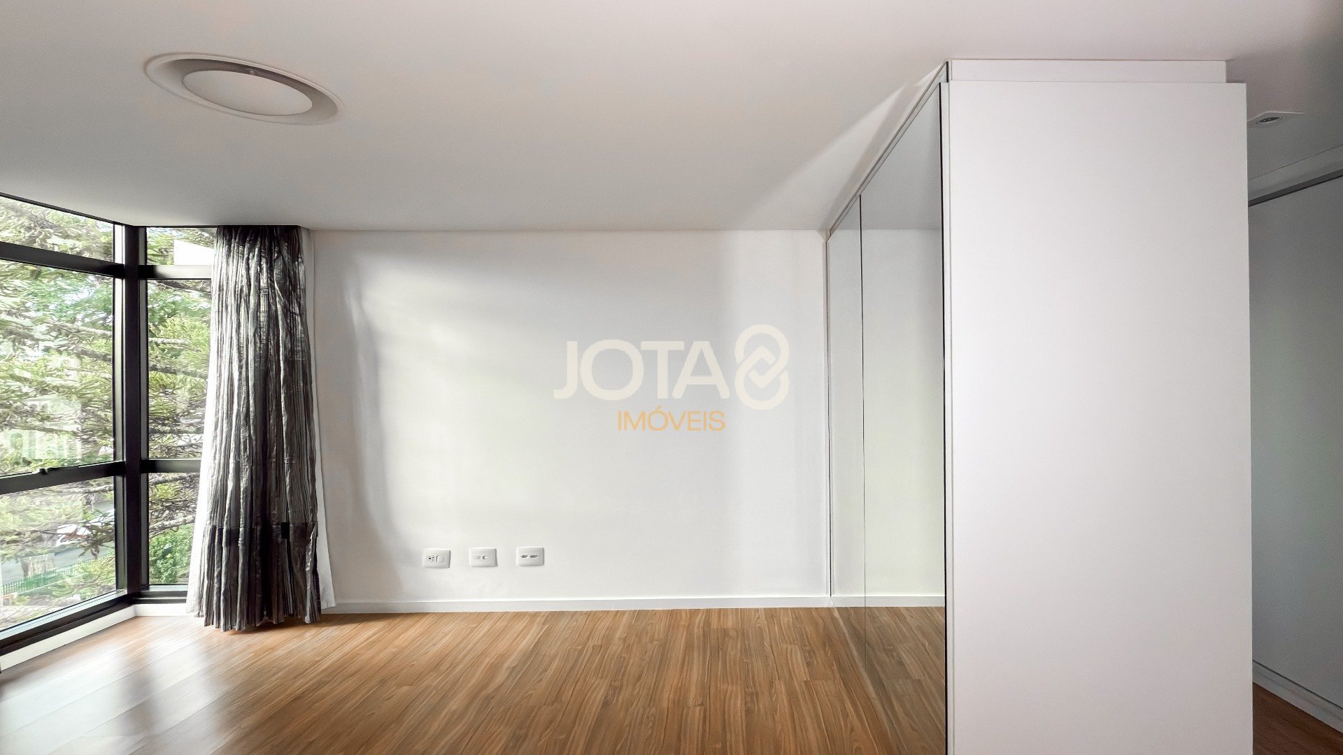 APARTAMENTO 2 SUÍTES E 2 VAGAS NO MERCÊS