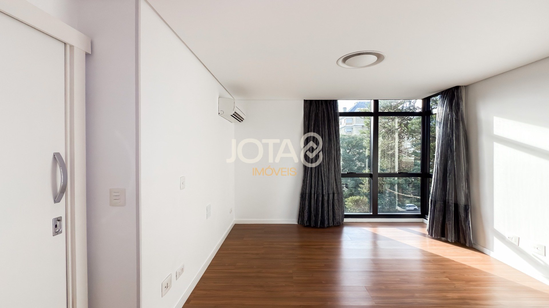 APARTAMENTO 2 SUÍTES E 2 VAGAS NO MERCÊS