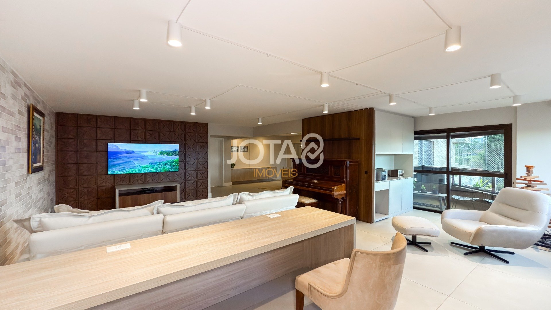 CONFORTO, SILÊNCIO E MUITO SOL: 156 M² ENTRE MERCÊS E BIGORRILHO
