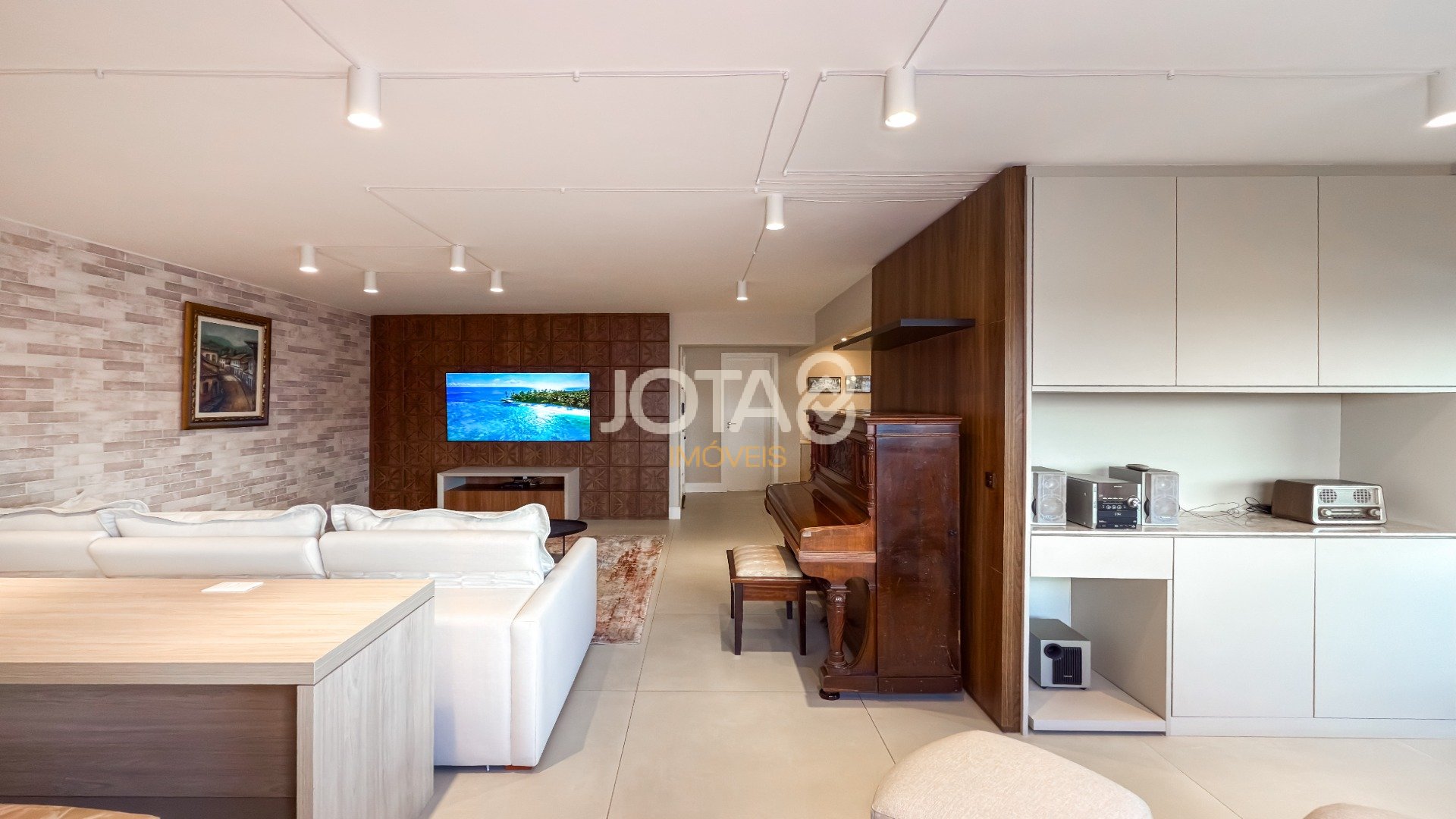 CONFORTO, SILÊNCIO E MUITO SOL: 156 M² ENTRE MERCÊS E BIGORRILHO