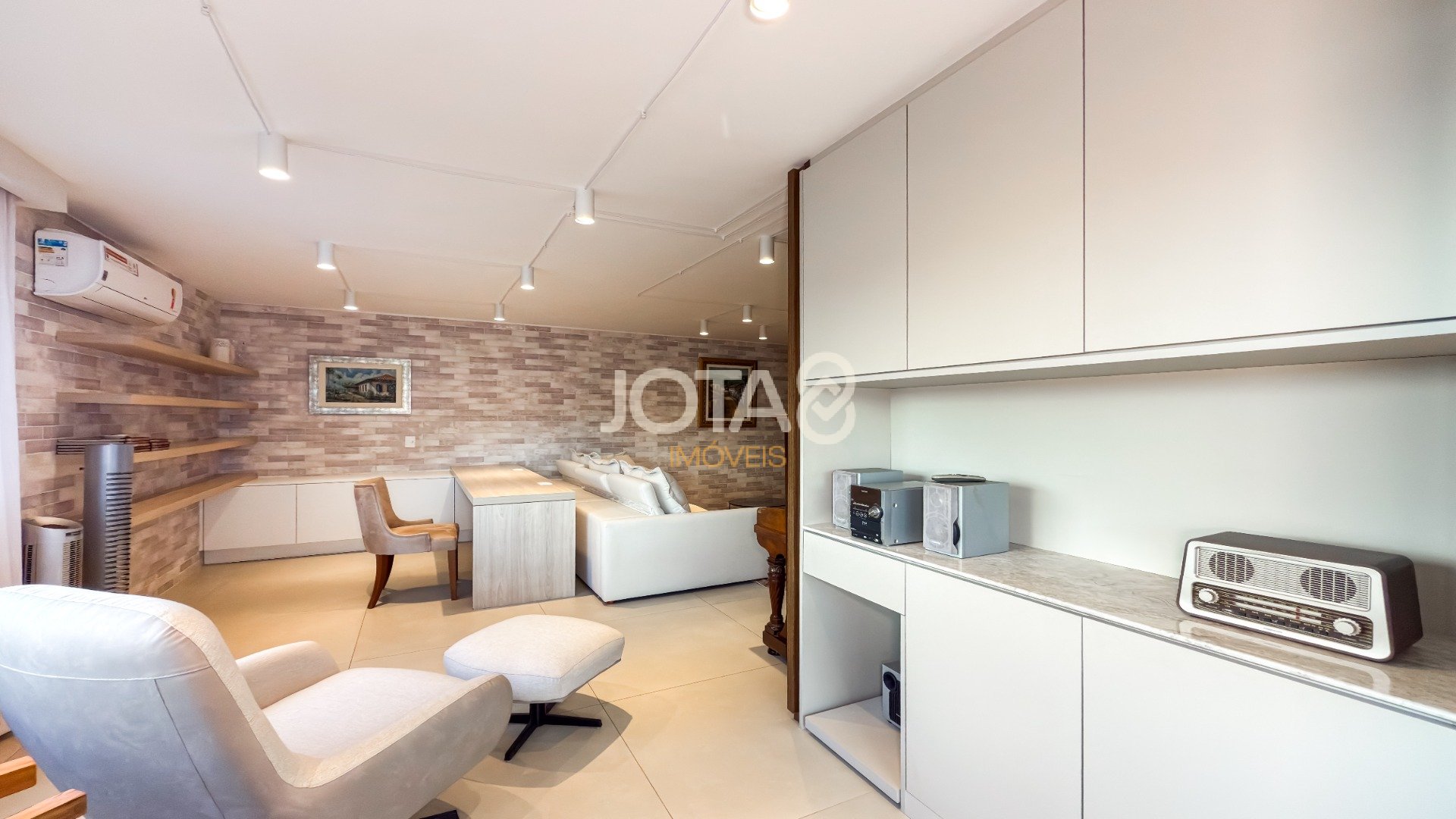 CONFORTO, SILÊNCIO E MUITO SOL: 156 M² ENTRE MERCÊS E BIGORRILHO