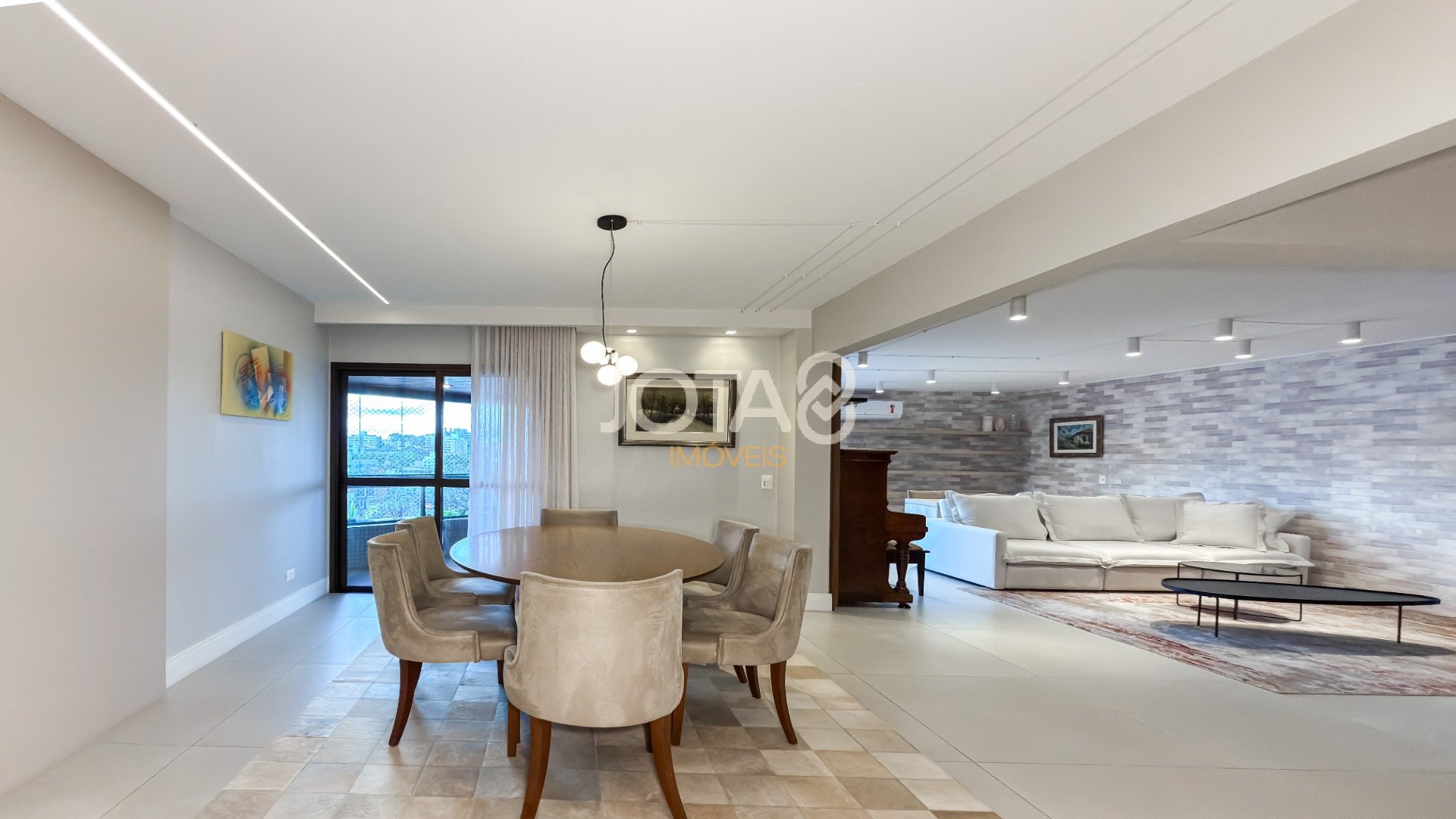 CONFORTO, SILÊNCIO E MUITO SOL: 156 M² ENTRE MERCÊS E BIGORRILHO