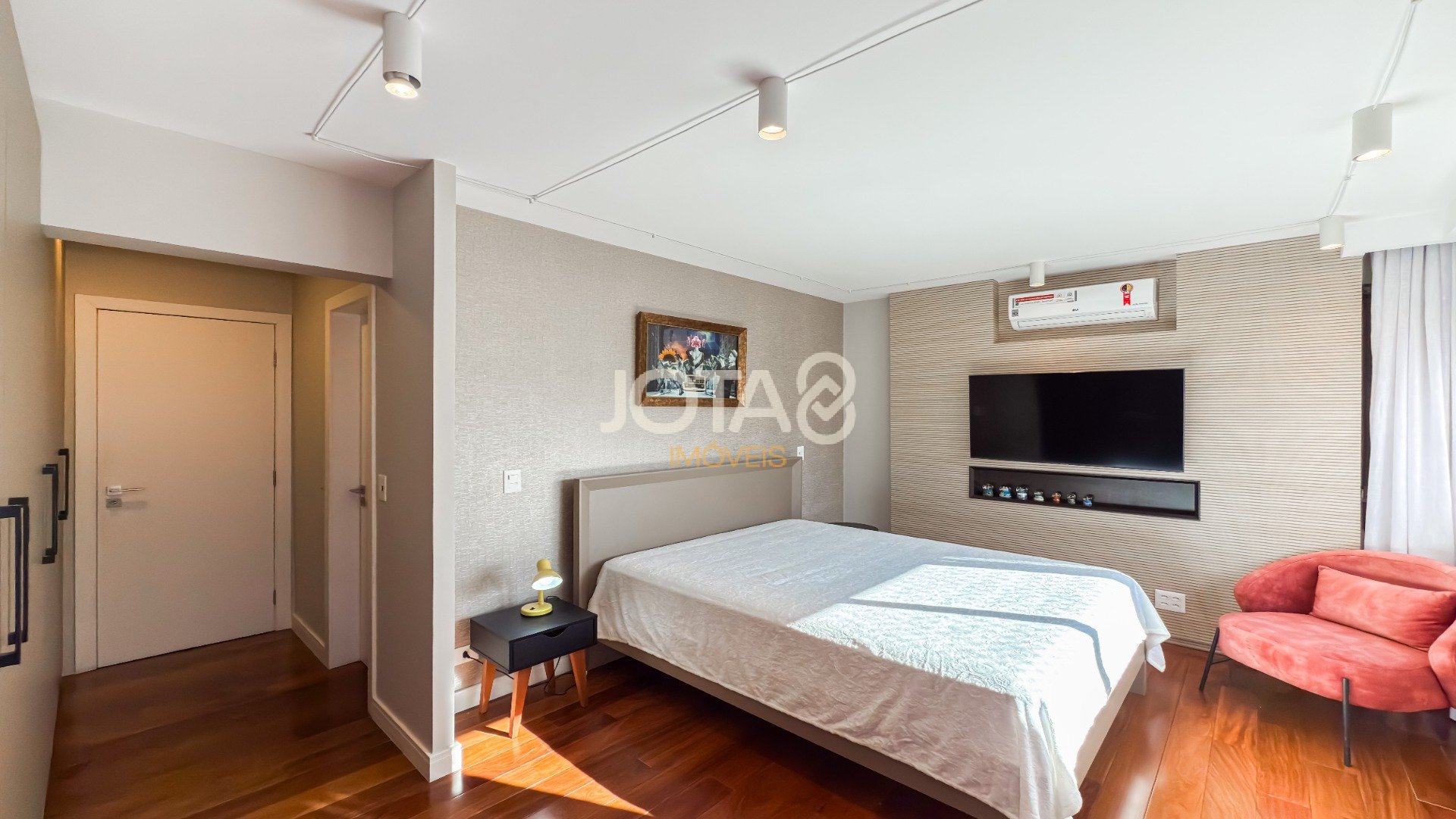 CONFORTO, SILÊNCIO E MUITO SOL: 156 M² ENTRE MERCÊS E BIGORRILHO