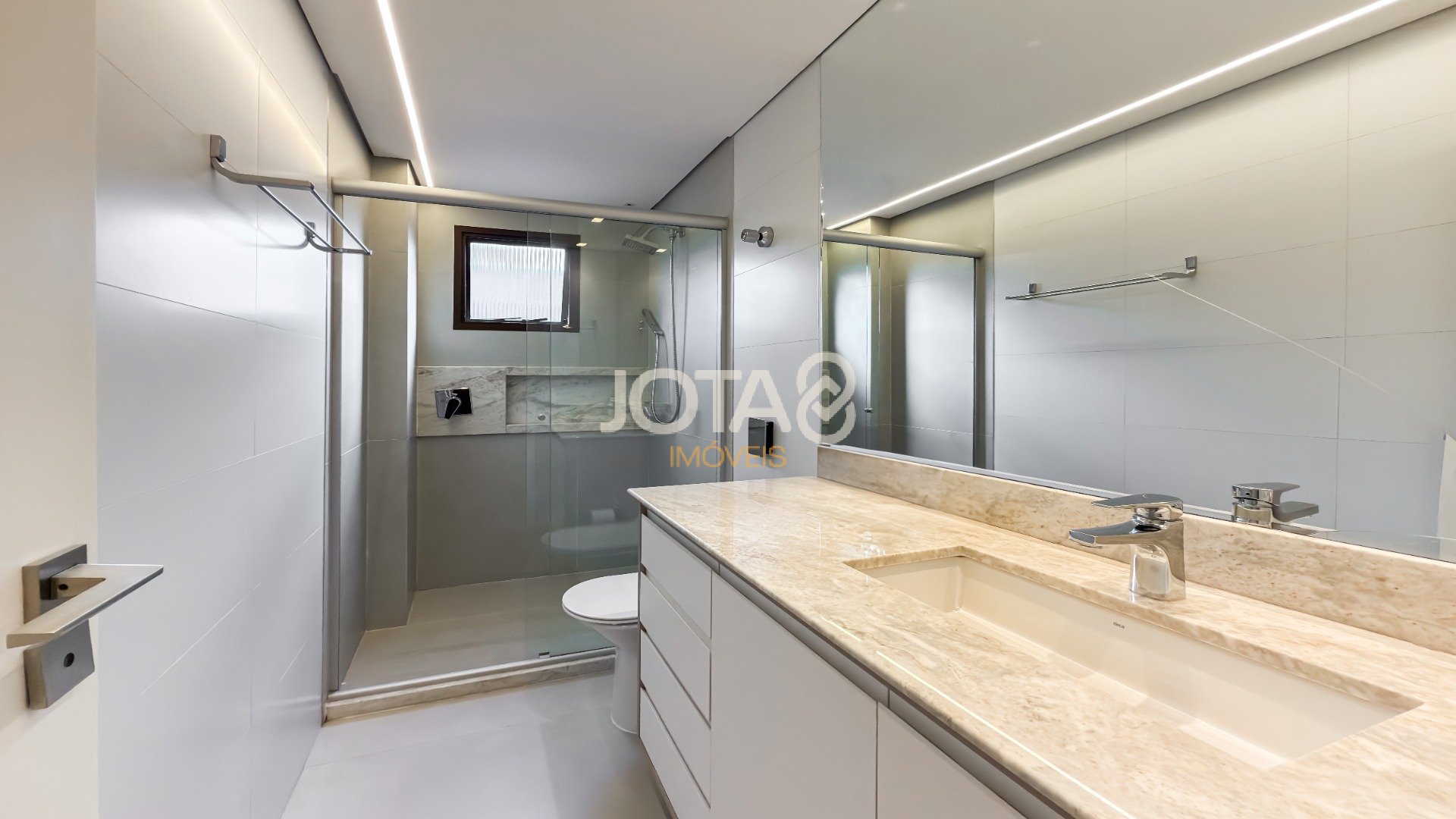 CONFORTO, SILÊNCIO E MUITO SOL: 156 M² ENTRE MERCÊS E BIGORRILHO