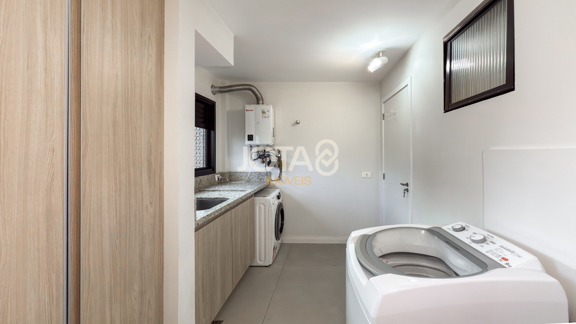 CONFORTO, SILÊNCIO E MUITO SOL: 156 M² ENTRE MERCÊS E BIGORRILHO