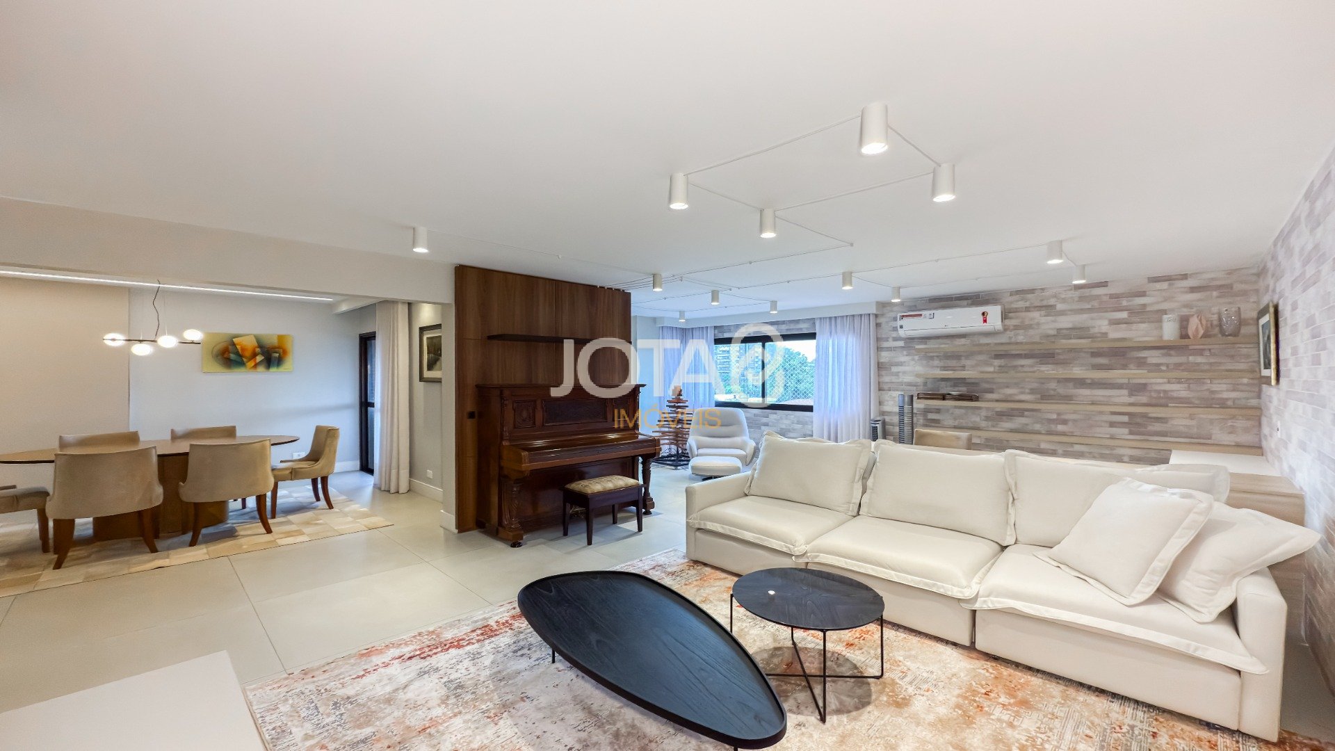 CONFORTO, SILÊNCIO E MUITO SOL: 156 M² ENTRE MERCÊS E BIGORRILHO