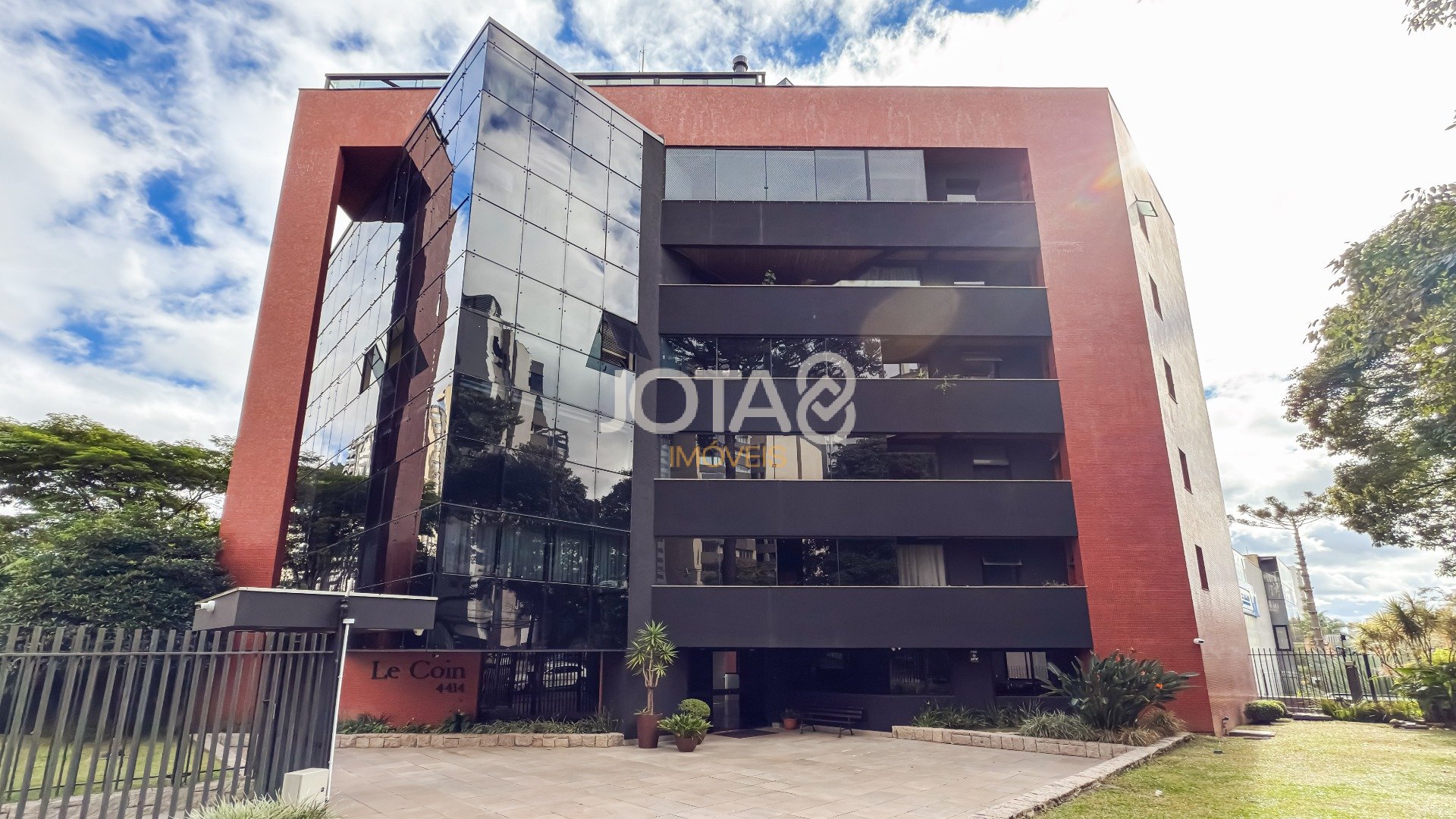 APARTAMENTO IMPECÁVEL COM 3 QUARTOS NO BATEL