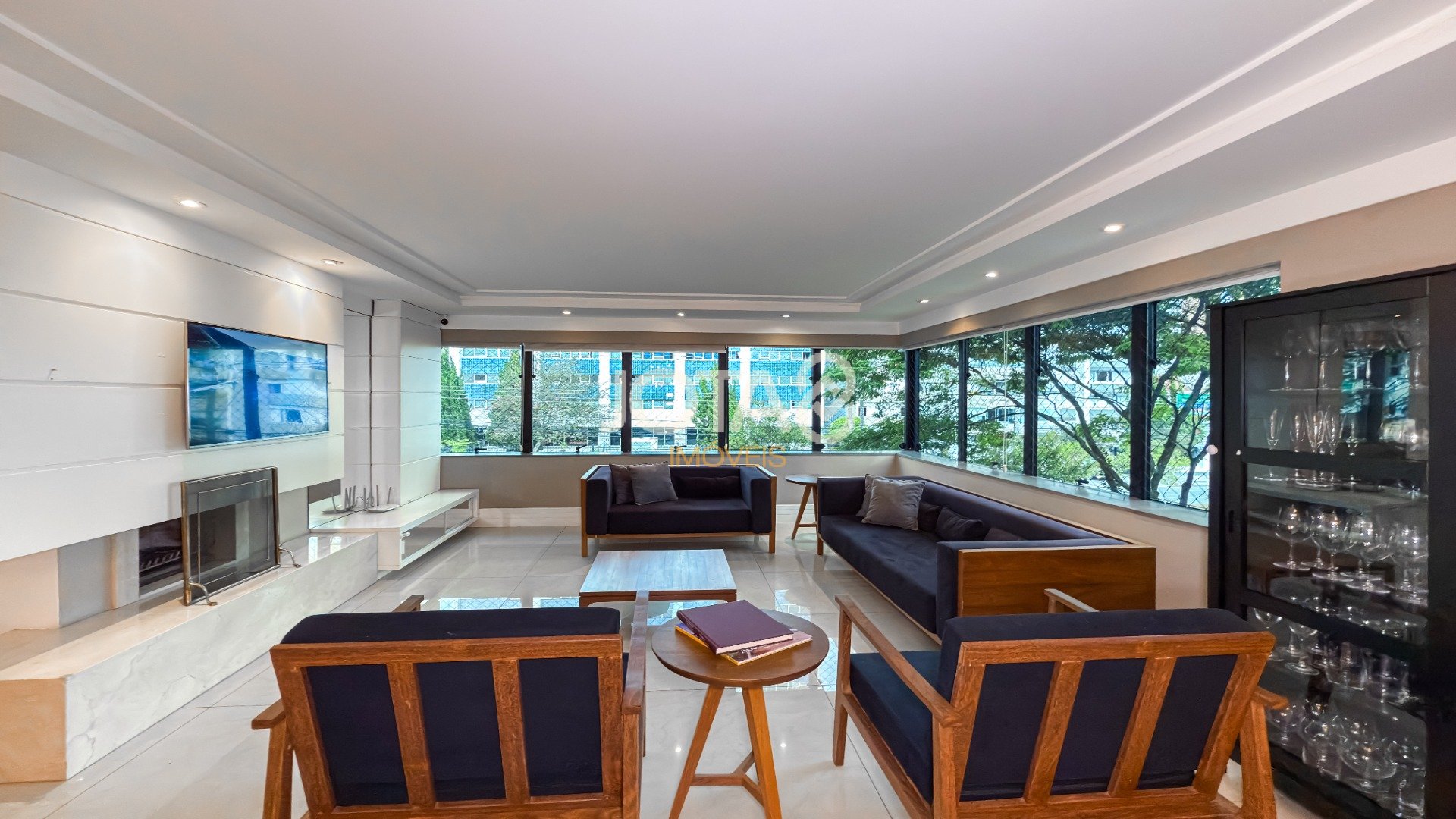 APARTAMENTO IMPECÁVEL COM 3 QUARTOS NO BATEL