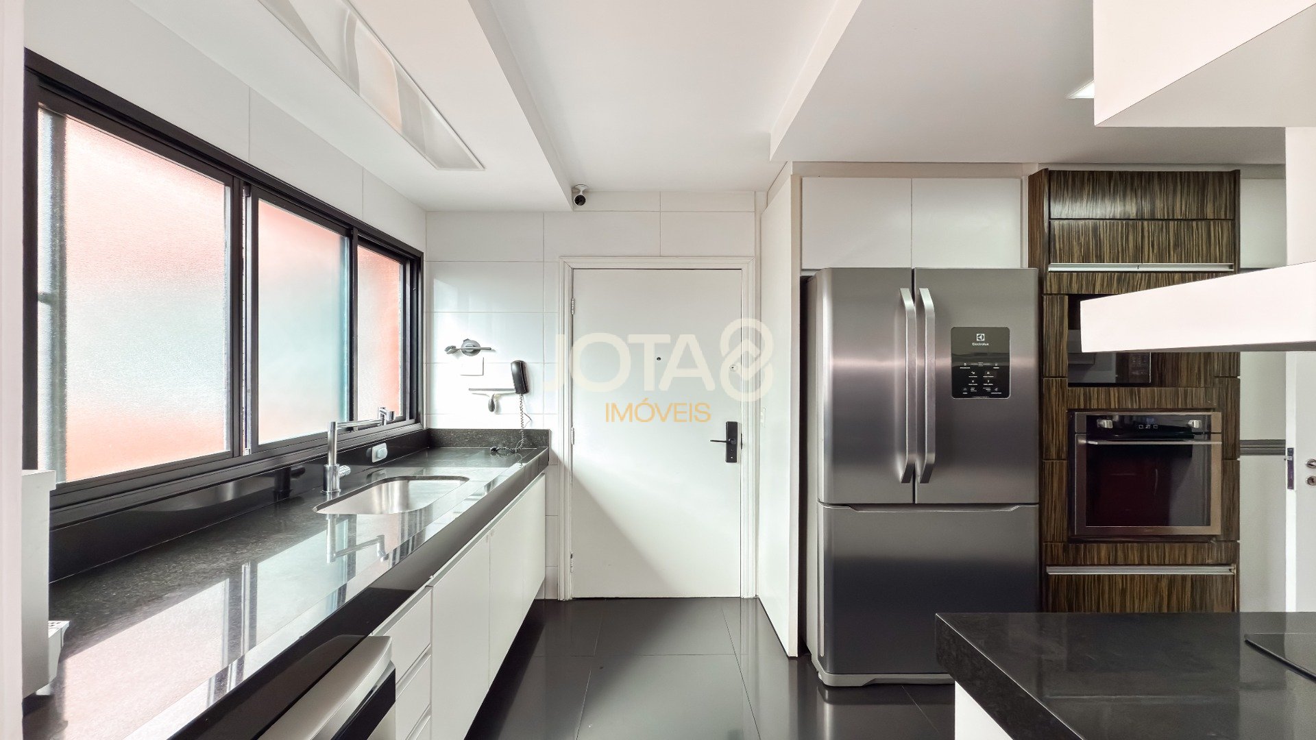 APARTAMENTO IMPECÁVEL COM 3 QUARTOS NO BATEL