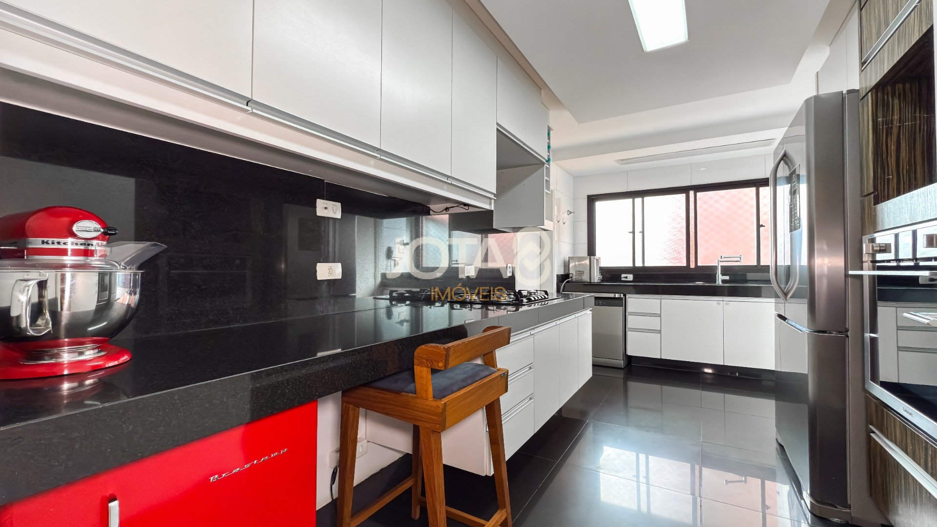 APARTAMENTO IMPECÁVEL COM 3 QUARTOS NO BATEL